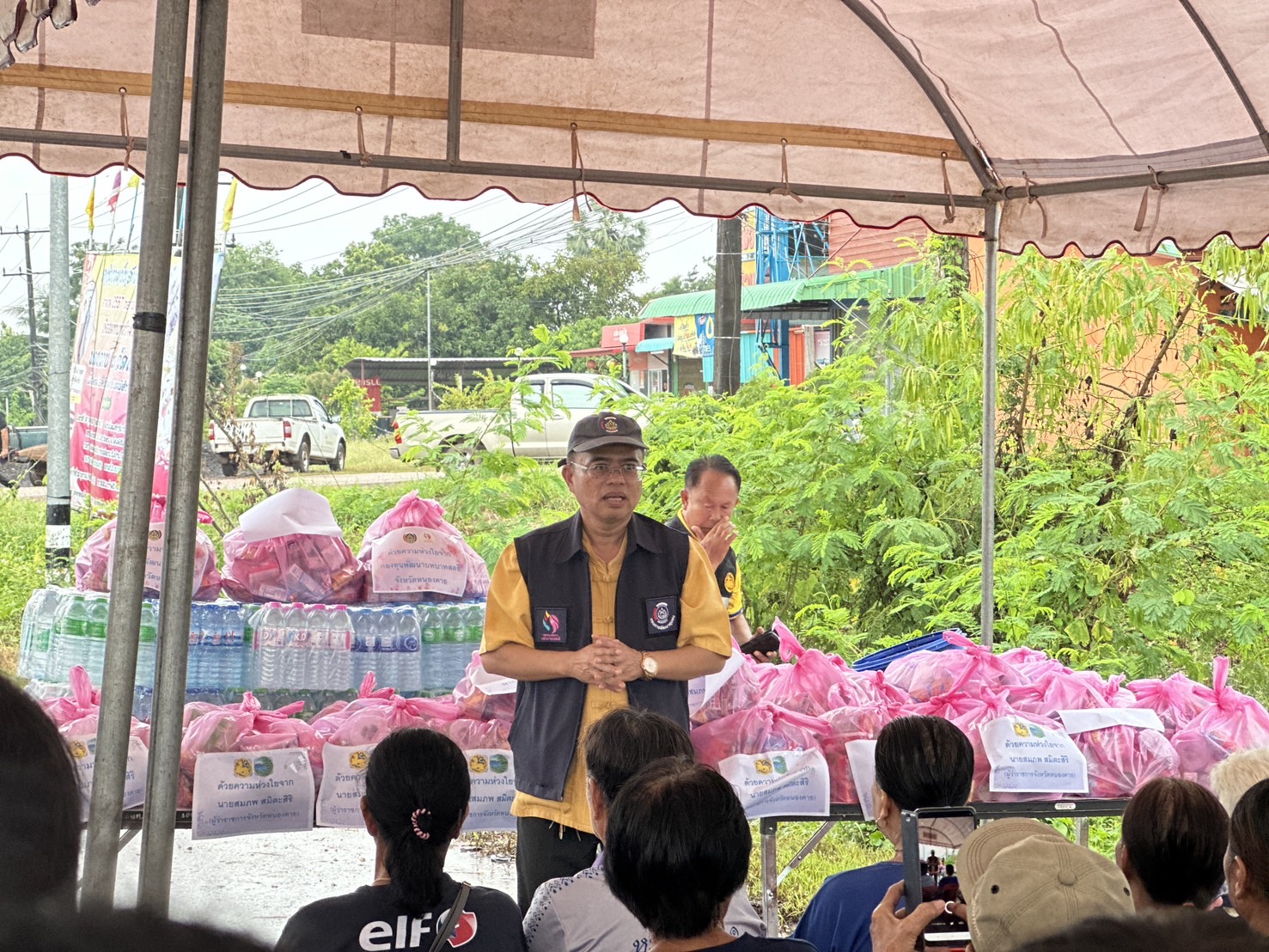 พช.หนองคาย ลงพื้นที่มอบสิ่งของธารน้ำใจ ให้กับประชาชน และสมาชิกกองทุนพัฒนาบทบาทสตรี ที่ประสบอุทกภัย ณ พื้นที่ อ.โพนพิสัย