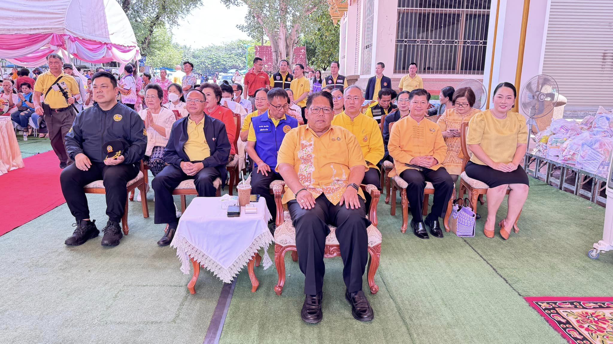 พช.หนองคาย ร่วมถวายการต้อนรับเจ้าประคุณ สมเด็จพระมหาธีราจารย์ อธิบดีสงฆ์วัดพระเชตุพนวิมลมังคลารามราชวรมหาวิหาร เดินทางมาปฏิบัติศาสนกิจ ตรวจเยี่ยมและถวายกัปปิยภัณฑ์ให้กับวัดที่ประสบอุทกภัย ณ วัดโพธิ์ชัย พระอารามหลวง