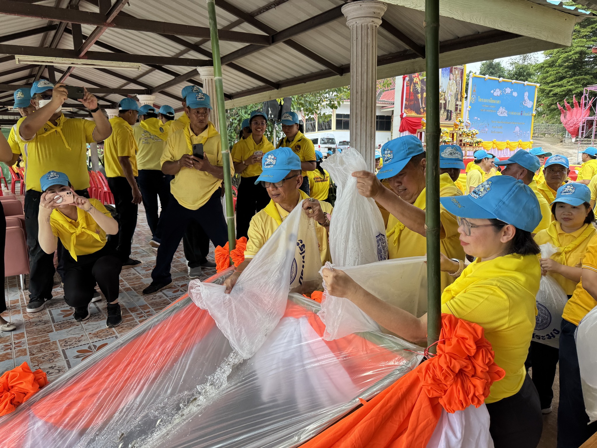 พช.หนองคาย ร่วมกิจกรรมจิตอาสาพัฒนา เนื่องในวันคล้ายวันสวรรคตพระบาทสมเด็จพระปรเมนทรรามาธิบดีศรีสินทรมหามงกุฏ พระจอมเกล้าเจ้าอยู่หัว พระสยามเทวมหามกุฎวิทยมหาราช