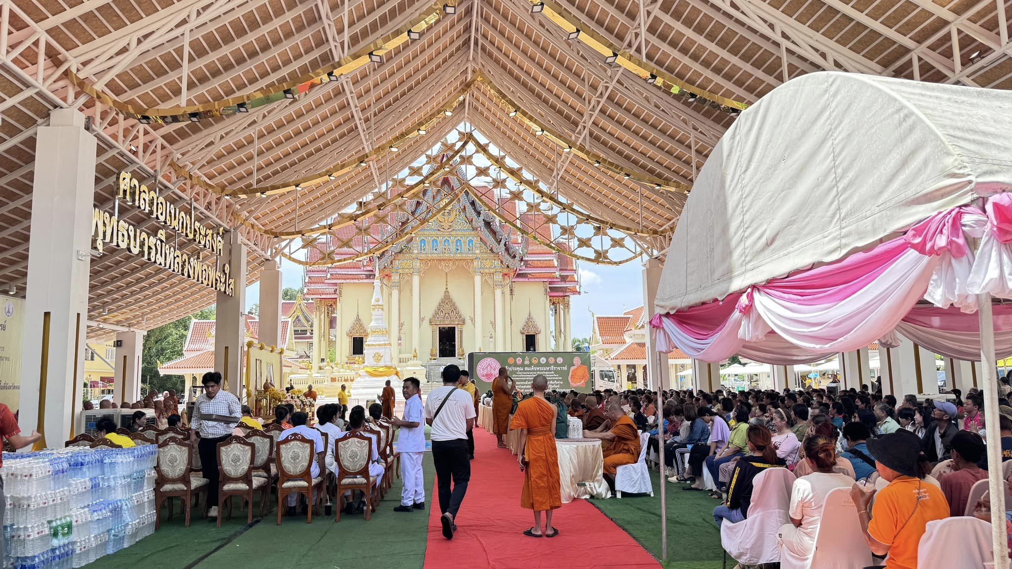 พช.หนองคาย ร่วมถวายการต้อนรับเจ้าประคุณ สมเด็จพระมหาธีราจารย์ อธิบดีสงฆ์วัดพระเชตุพนวิมลมังคลารามราชวรมหาวิหาร เดินทางมาปฏิบัติศาสนกิจ ตรวจเยี่ยมและถวายกัปปิยภัณฑ์ให้กับวัดที่ประสบอุทกภัย ณ วัดโพธิ์ชัย พระอารามหลวง