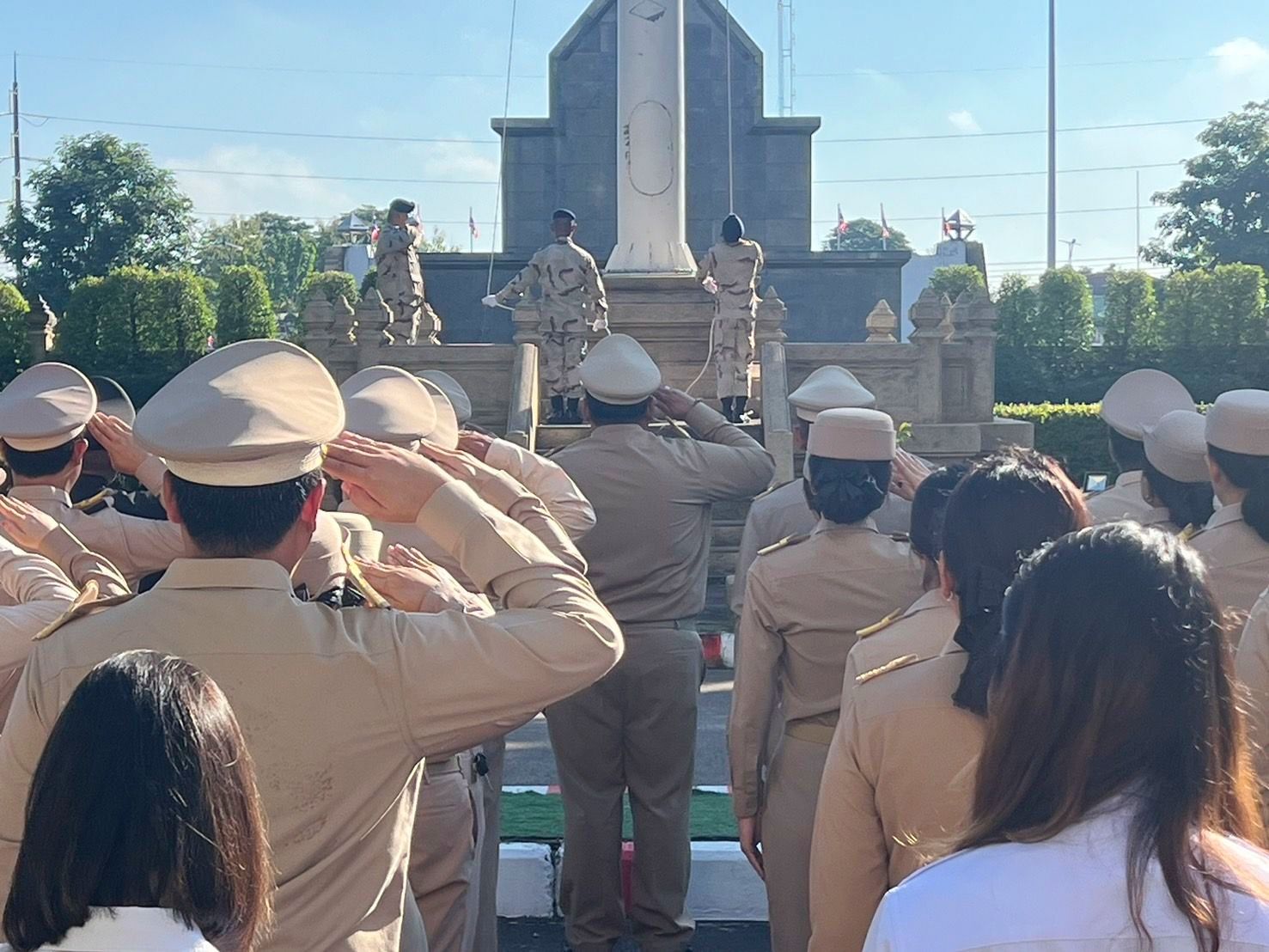 สำนักงานพัฒนาชุมชนจังหวัดหนองคาย ร่วมกิจกรรมเนื่องในวันพระราชทานธงชาติไทย 28 กันยายน (Thai National Flag Day) ประจำปี 2567