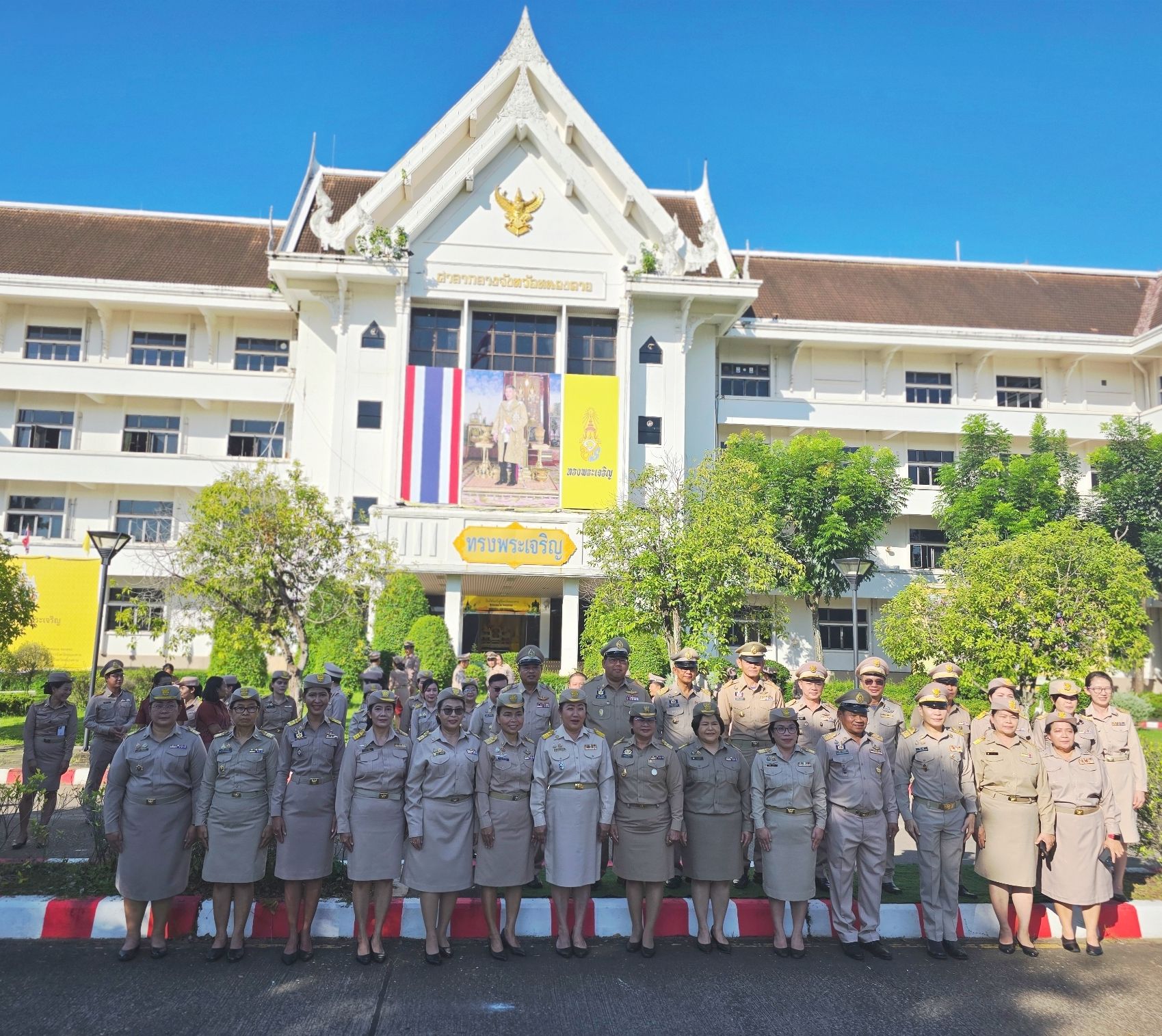 สำนักงานพัฒนาชุมชนจังหวัดหนองคาย ร่วมกิจกรรมเนื่องในวันพระราชทานธงชาติไทย 28 กันยายน (Thai National Flag Day) ประจำปี 2567