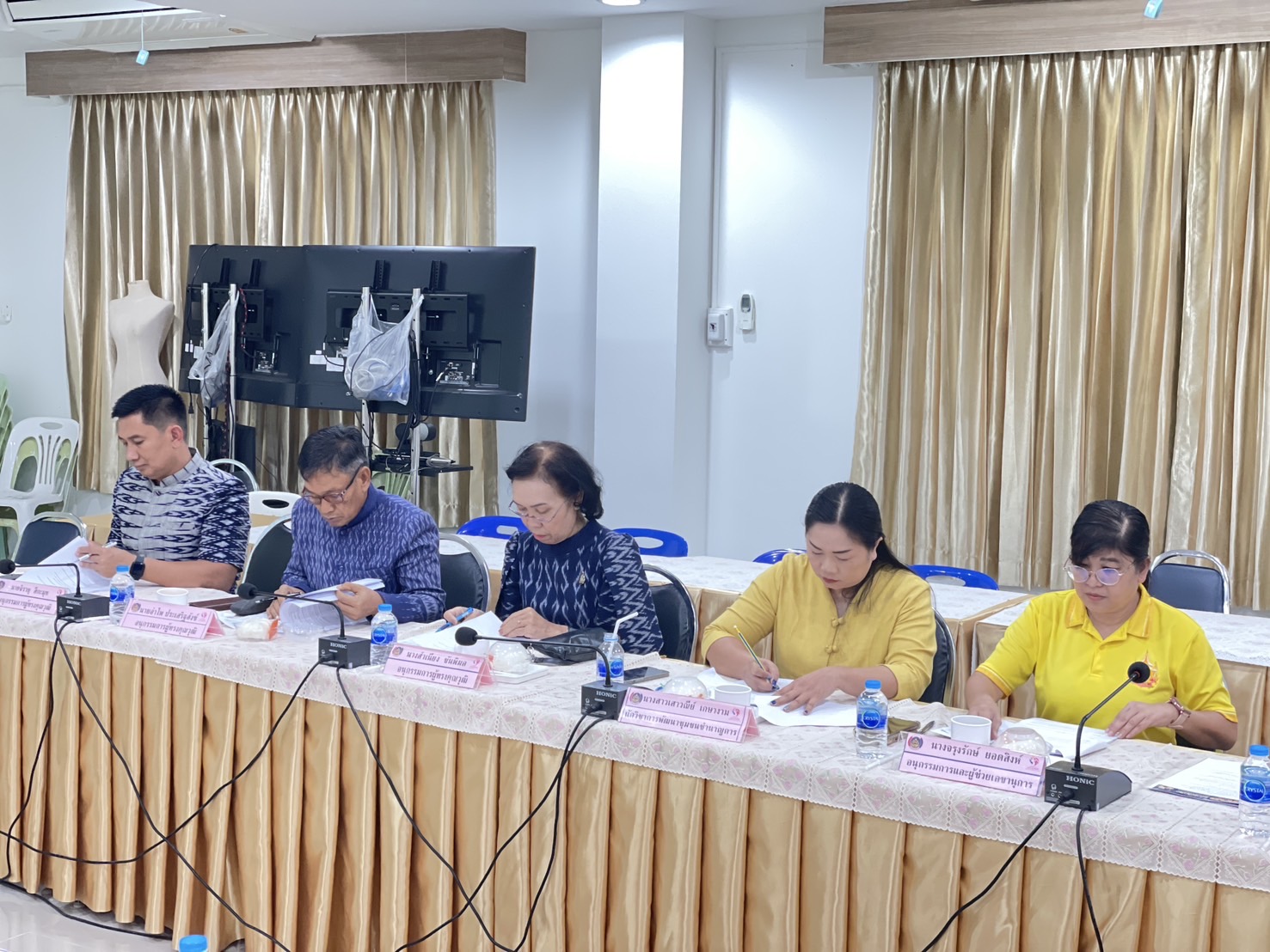 พช.หนองคาย ดำเนินการประชุมคณะอนุกรรมการบริหารกองทุนพัฒนาบทบาทสตรีระดับจังหวัด ครั้งที่ 6/2567