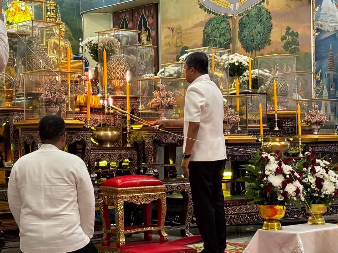 พช.หนองคาย ร่วมพิธีสวดพระพุทธมนต์และเจริญจิตตภาวนา เพื่อร่วมแสดงความเสียใจกรณีอุบัติเหตุของโรงเรียนวัดเขาพระยาสังฆาราม