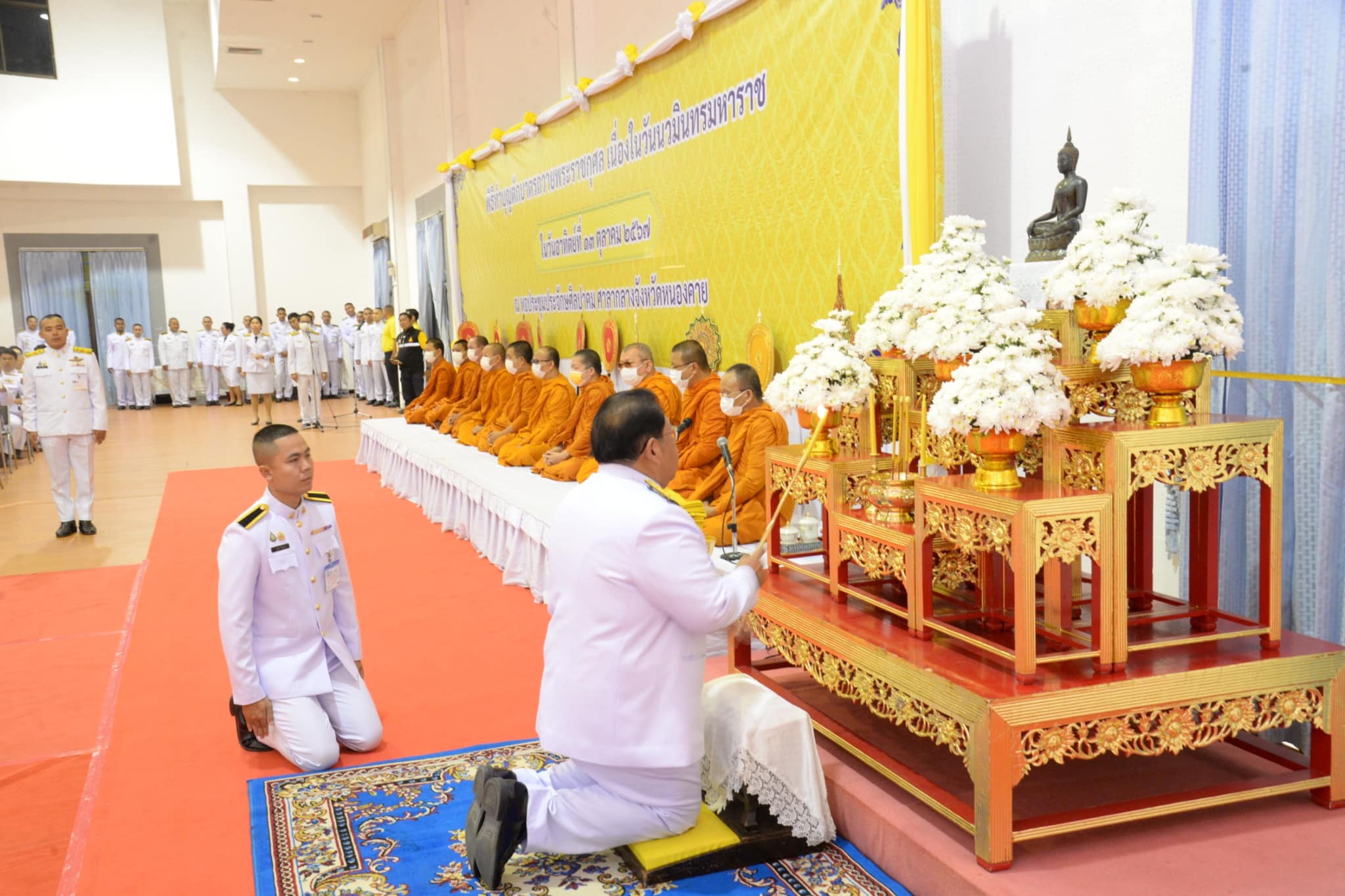 พช.หนองคาย ร่วมพิธีสวดพระพุทธมนต์และพิธีทำบุญตักบาตรเนื่องในวันนวมินทรมหาราช