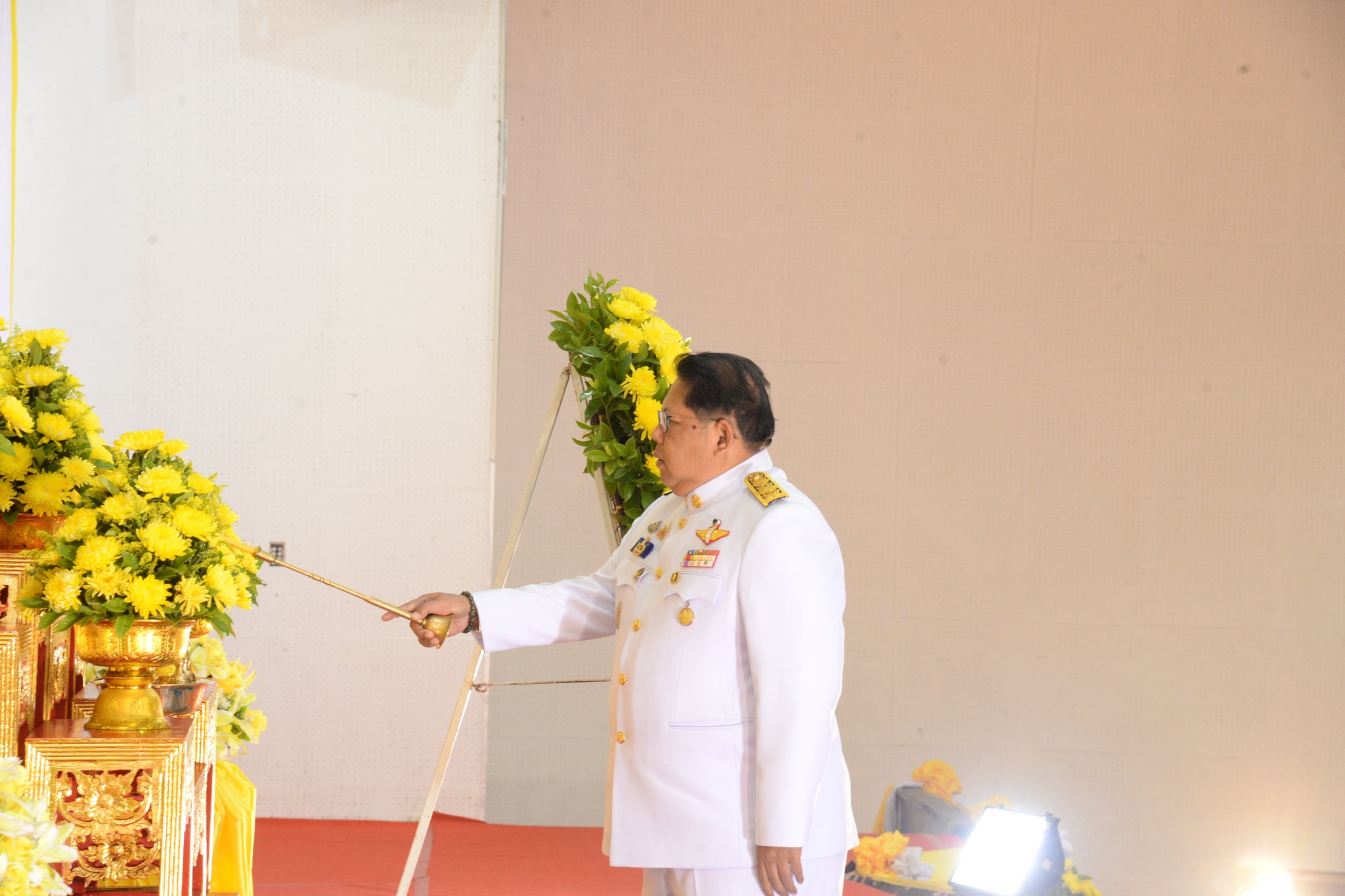 พช.หนองคาย ร่วมพิธีถวายราชสักการะ เนื่องในวันคล้ายวันสวรรคตพระบาทสมเด็จพระจอมเกล้าเจ้าอยู่หัว