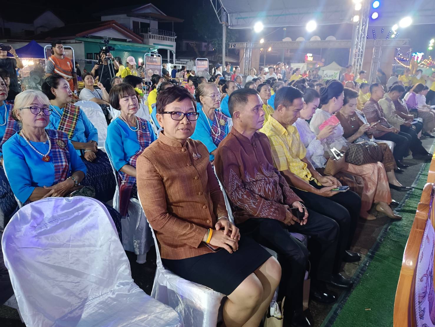 พช.หนองคาย ร่วมพิธีเปิดกิจกรรมถ่ายทอดภูมิปัญญาท้องถิ่นการสาธิตทำกะลาอาเซียนลุ่มน้ำโขง ในงานประเพณีออกพรรษาและบั้งไฟพญานาคโลก ประจำปีงบประมาณ พ.ศ. 2567