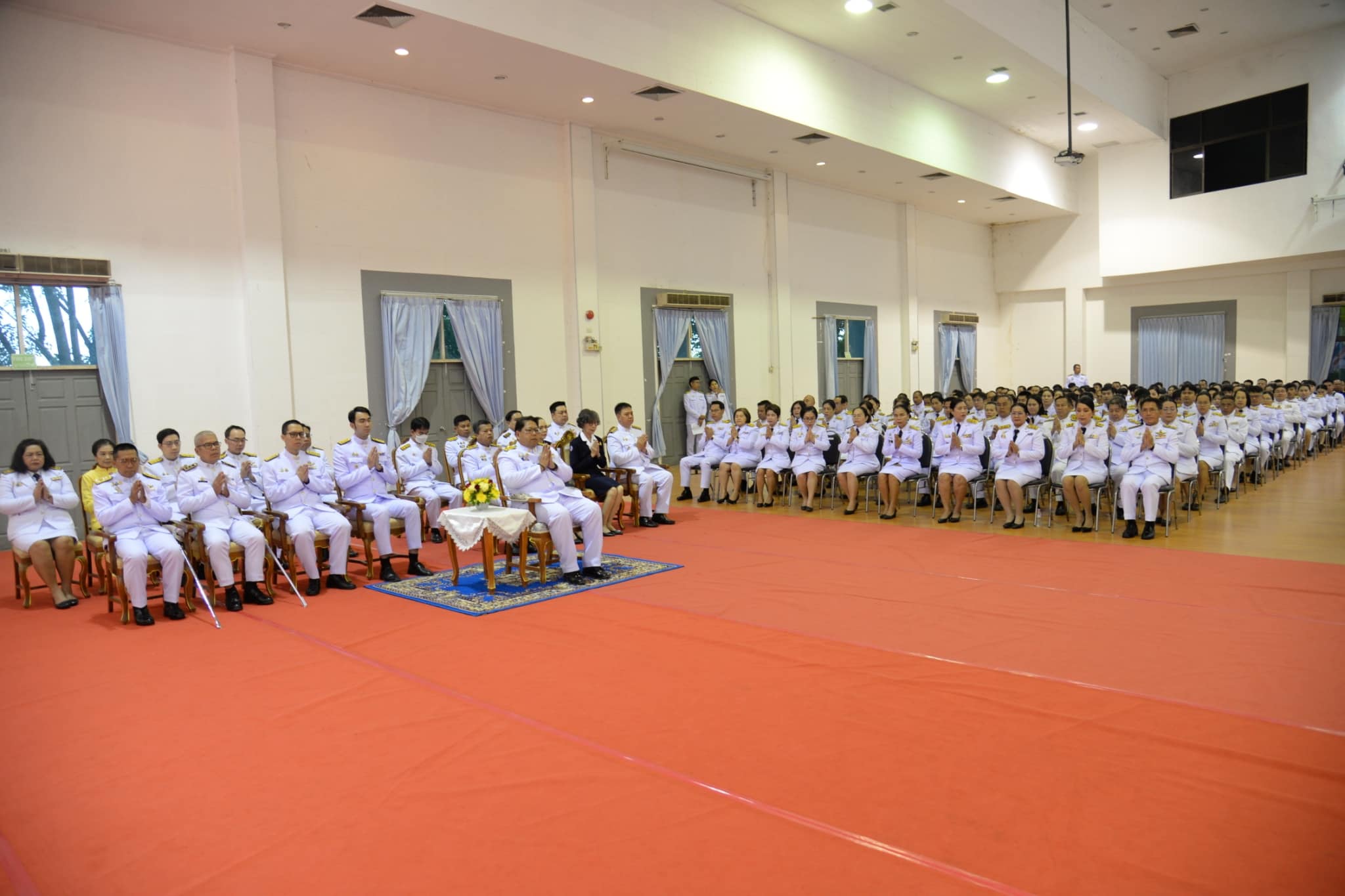 พช.หนองคาย ร่วมพิธีสวดพระพุทธมนต์และพิธีทำบุญตักบาตรเนื่องในวันนวมินทรมหาราช
