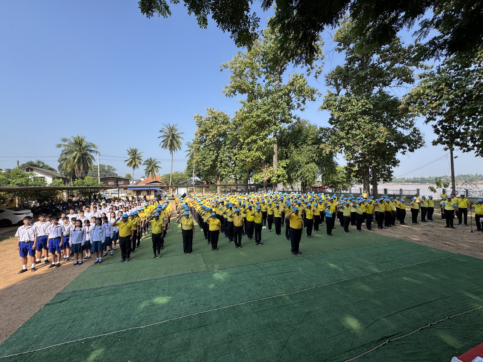 พช.หนองคาย ร่วมกิจกรรมจิตอาสาพัฒนาเนื่องในวันนวมินทรมหาราช