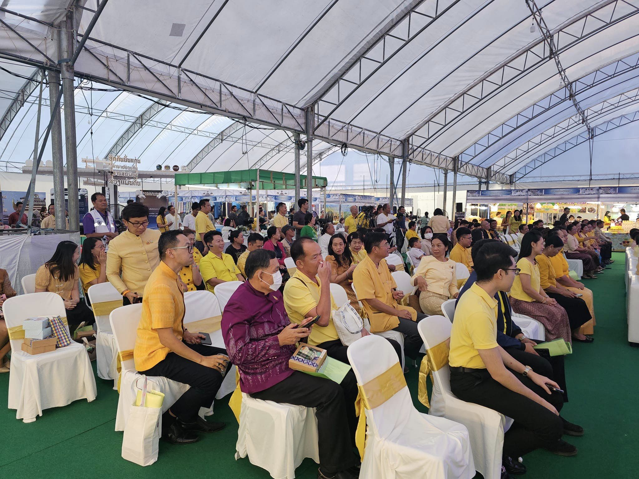 เริ่มแล้ว!! OTOP เชื่อมสัมพันธ์ไทย-ลาว “ฮักกันมั่นแก่น ค้าขายร่วมกัน สานสัมพันธ์ สองแผ่นดิน” ชม ชิม ช้อป ผลิตภัณฑ์ OTOP หนองคาย-กลุ่มจังหวัดสบายดี-ส.ป.ป.ลาว ม่วนซื่นกับกิจกรรมความบันเทิงตลอดงาน