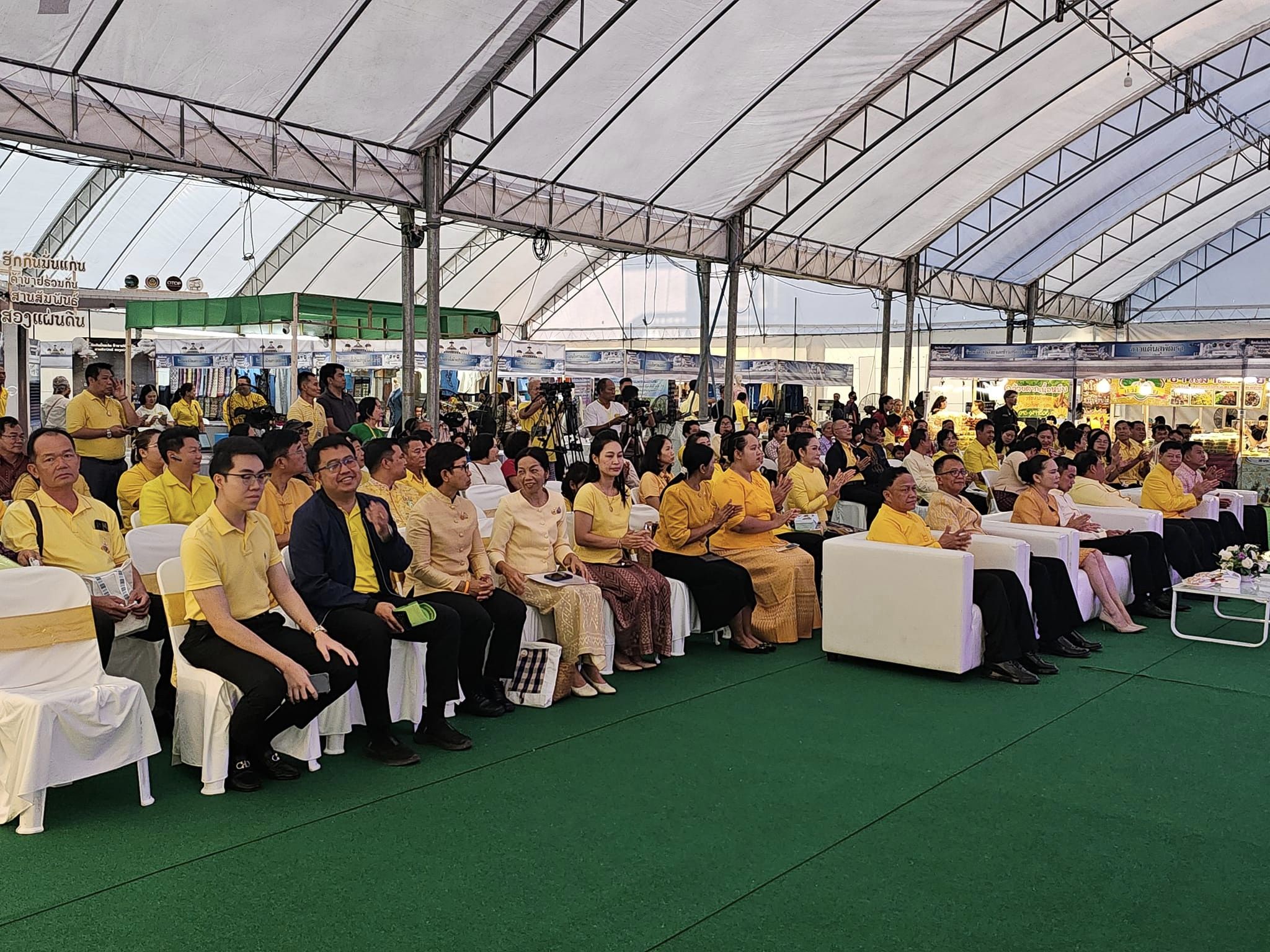 เริ่มแล้ว!! OTOP เชื่อมสัมพันธ์ไทย-ลาว “ฮักกันมั่นแก่น ค้าขายร่วมกัน สานสัมพันธ์ สองแผ่นดิน” ชม ชิม ช้อป ผลิตภัณฑ์ OTOP หนองคาย-กลุ่มจังหวัดสบายดี-ส.ป.ป.ลาว ม่วนซื่นกับกิจกรรมความบันเทิงตลอดงาน