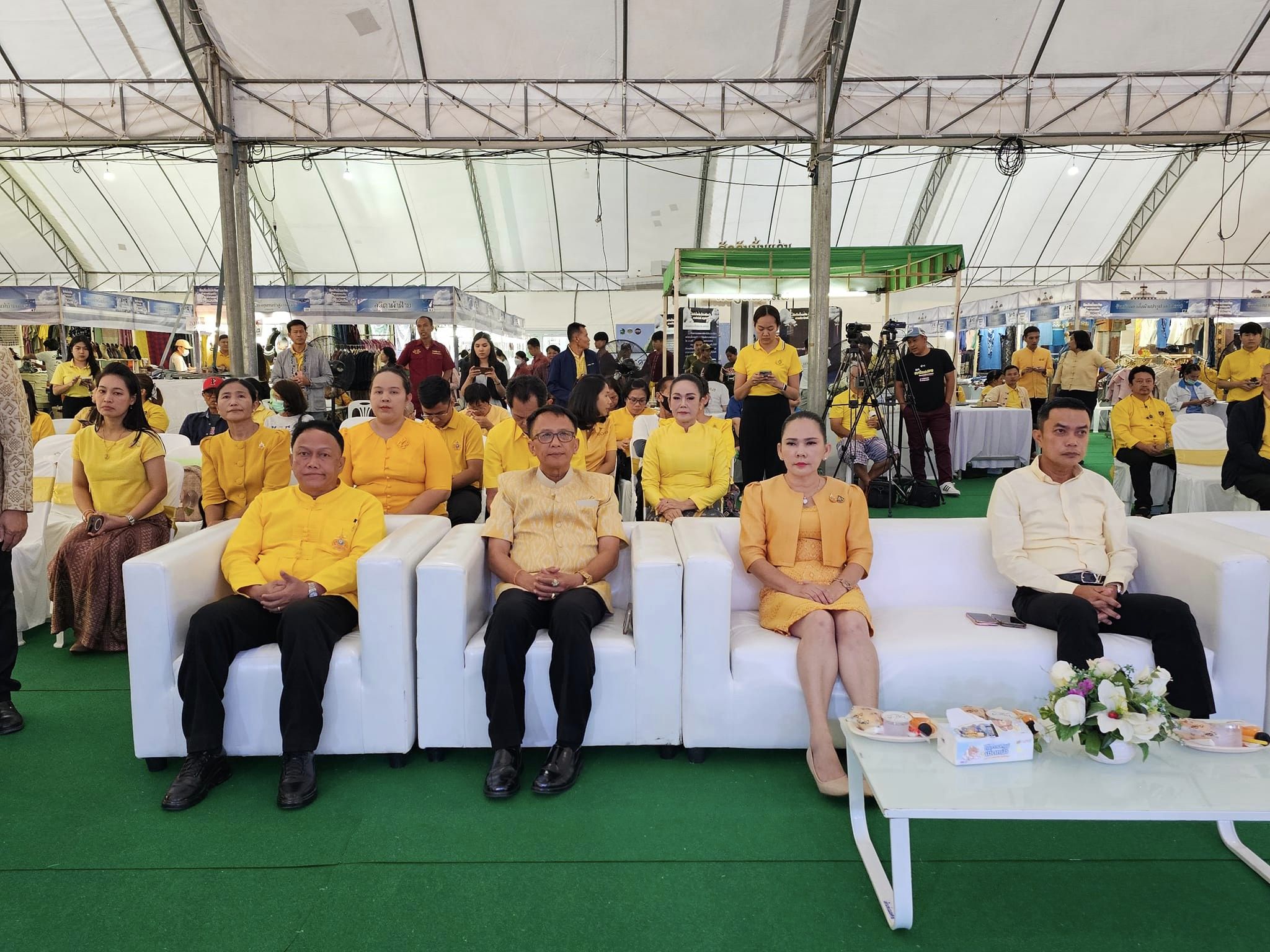 เริ่มแล้ว!! OTOP เชื่อมสัมพันธ์ไทย-ลาว “ฮักกันมั่นแก่น ค้าขายร่วมกัน สานสัมพันธ์ สองแผ่นดิน” ชม ชิม ช้อป ผลิตภัณฑ์ OTOP หนองคาย-กลุ่มจังหวัดสบายดี-ส.ป.ป.ลาว ม่วนซื่นกับกิจกรรมความบันเทิงตลอดงาน