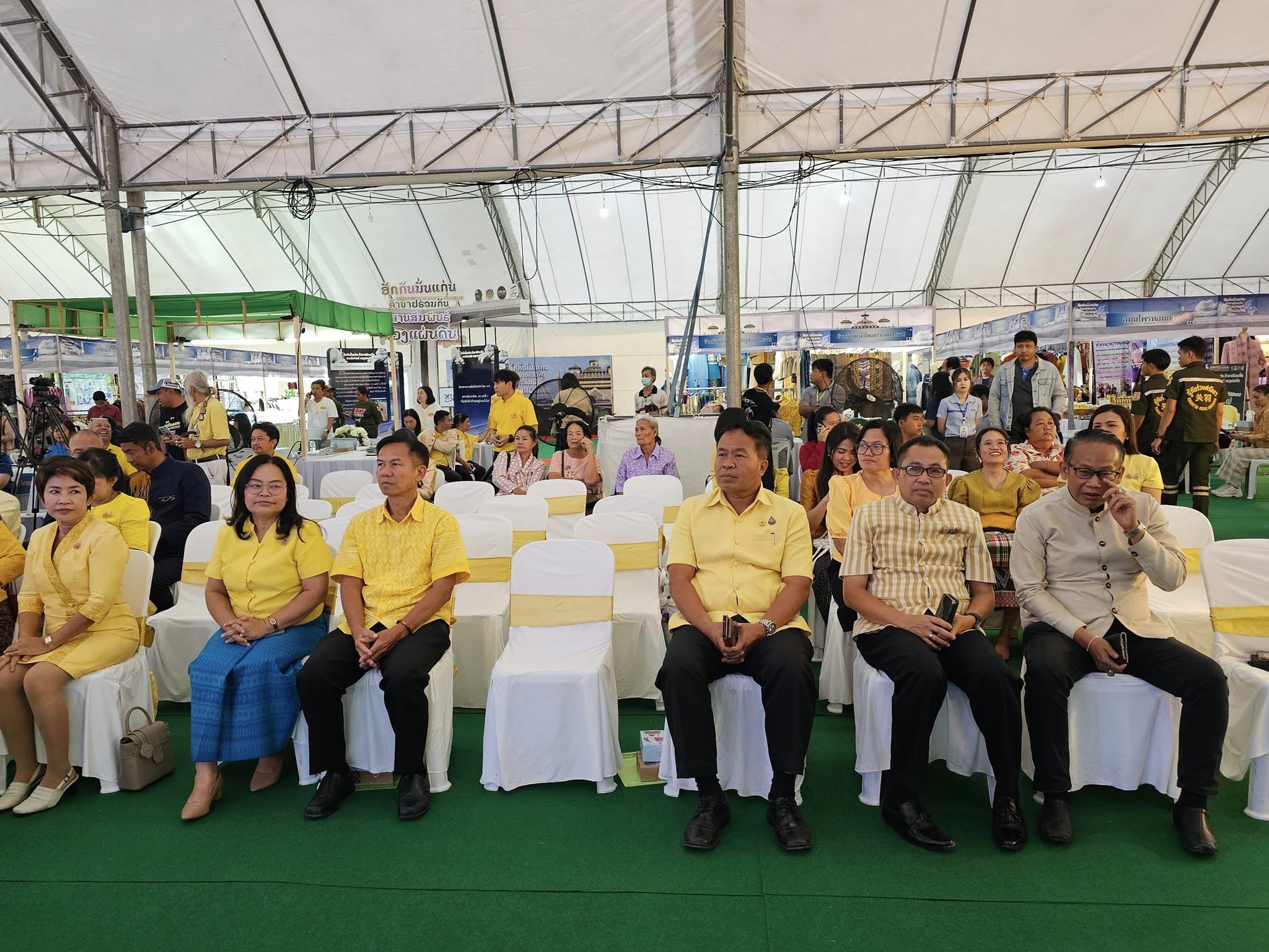 เริ่มแล้ว!! OTOP เชื่อมสัมพันธ์ไทย-ลาว “ฮักกันมั่นแก่น ค้าขายร่วมกัน สานสัมพันธ์ สองแผ่นดิน” ชม ชิม ช้อป ผลิตภัณฑ์ OTOP หนองคาย-กลุ่มจังหวัดสบายดี-ส.ป.ป.ลาว ม่วนซื่นกับกิจกรรมความบันเทิงตลอดงาน