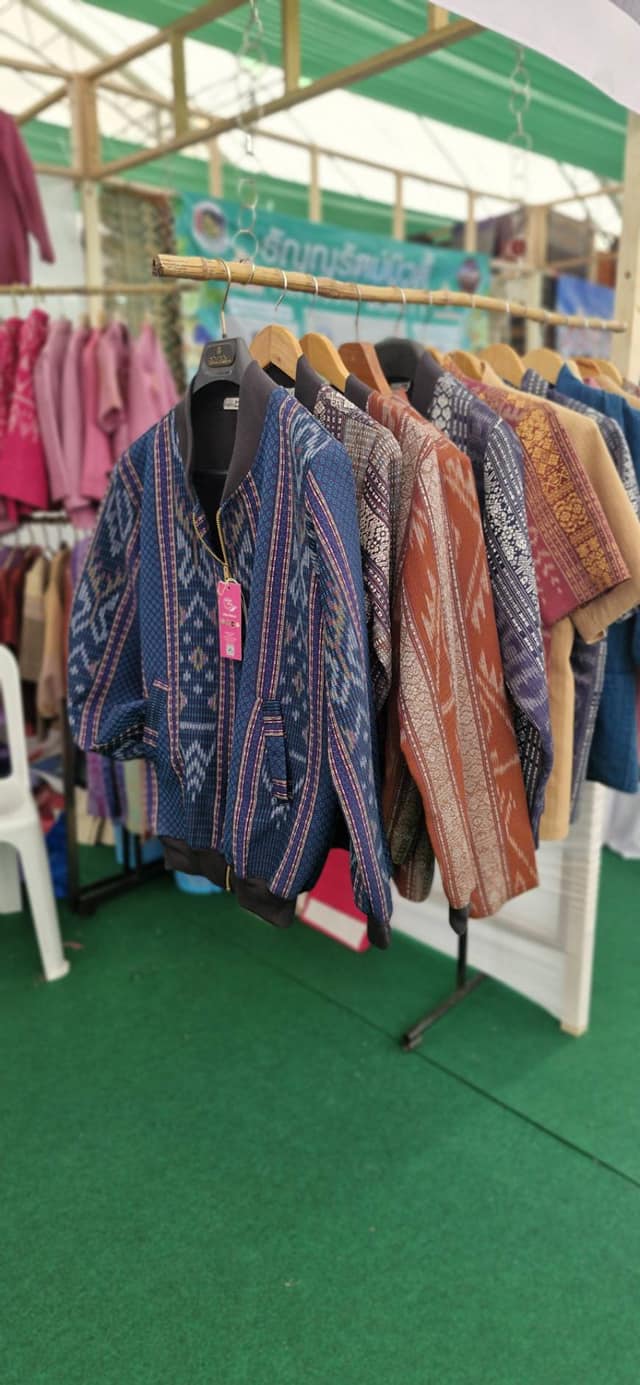 เริ่มแล้ว!! OTOP เชื่อมสัมพันธ์ไทย-ลาว “ฮักกันมั่นแก่น ค้าขายร่วมกัน สานสัมพันธ์ สองแผ่นดิน” ชม ชิม ช้อป ผลิตภัณฑ์ OTOP หนองคาย-กลุ่มจังหวัดสบายดี-ส.ป.ป.ลาว ม่วนซื่นกับกิจกรรมความบันเทิงตลอดงาน