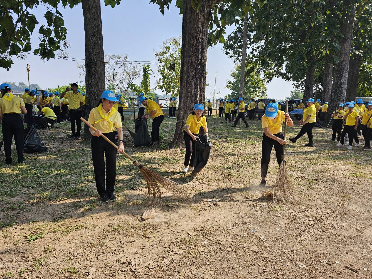 พช.หนองคาย ร่วมกิจกรรมจิตอาสาพัฒนาเนื่องในวันนวมินทรมหาราช