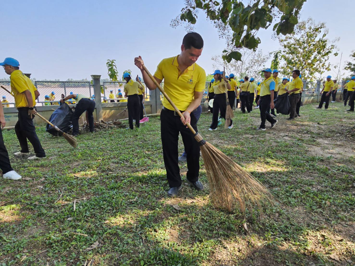พช.หนองคาย ร่วมกิจกรรมจิตอาสาพัฒนาเนื่องในวันนวมินทรมหาราช