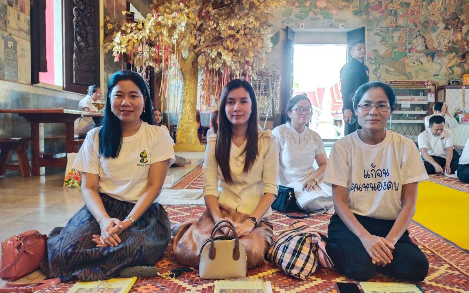 พช.หนองคาย ร่วมพิธีสวดพระพุทธมนต์และเจริญจิตตภาวนา เพื่อร่วมแสดงความเสียใจกรณีอุบัติเหตุของโรงเรียนวัดเขาพระยาสังฆาราม