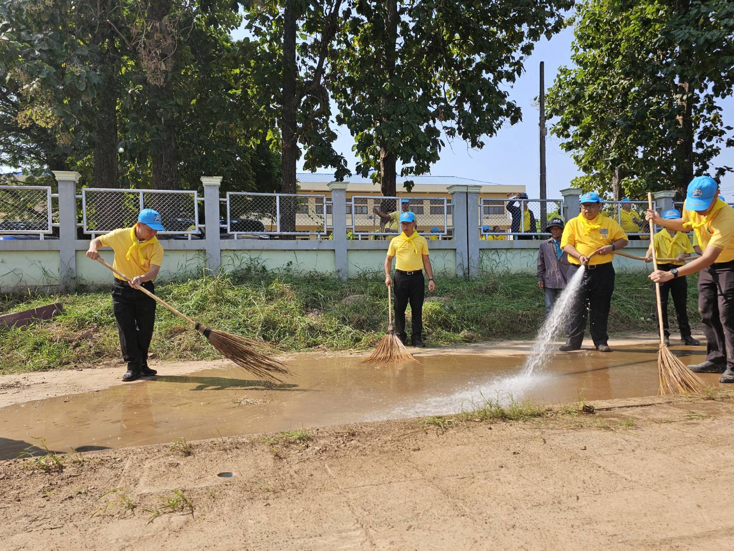 พช.หนองคาย ร่วมกิจกรรมจิตอาสาพัฒนาเนื่องในวันนวมินทรมหาราช