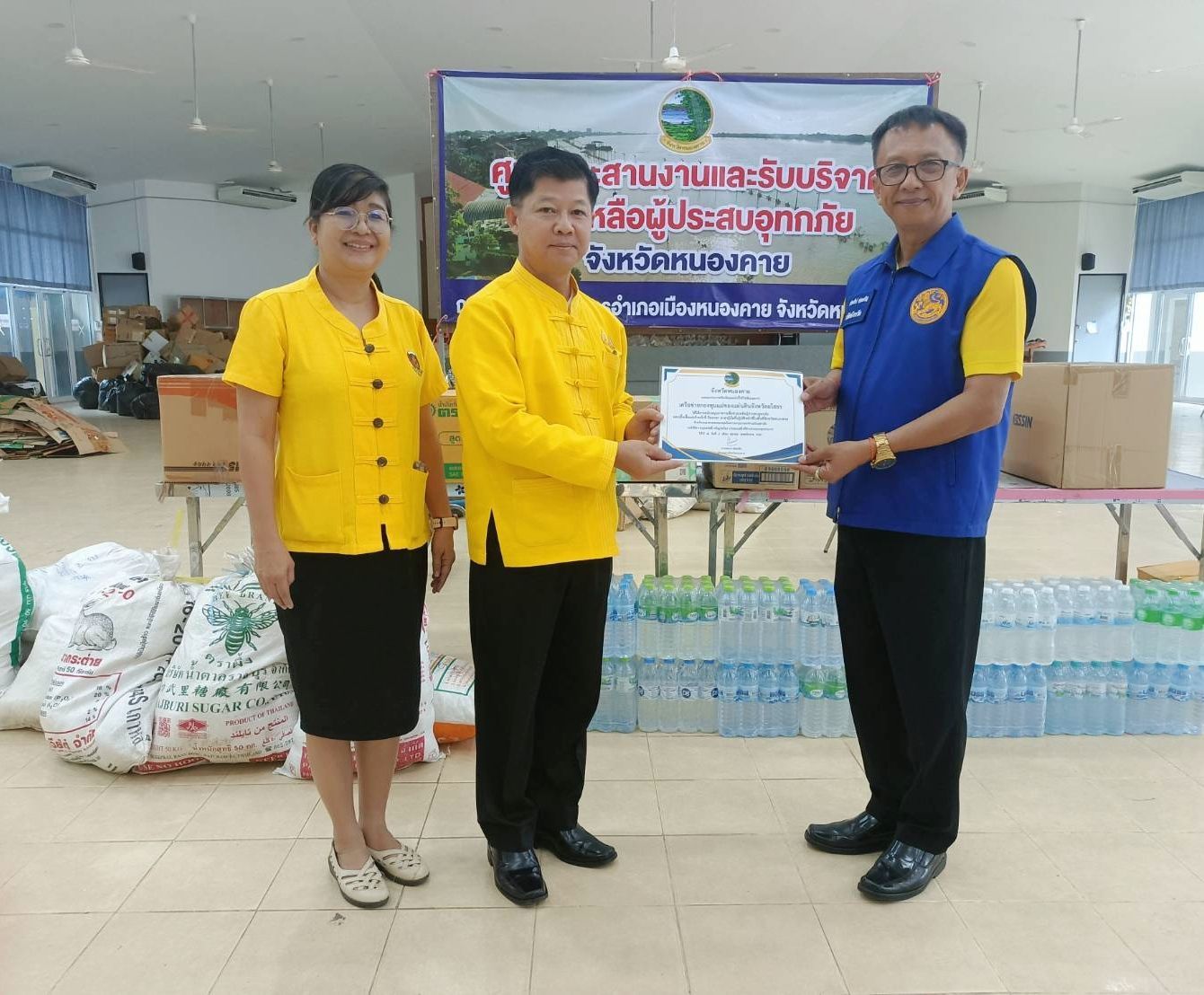 พช.หนองคาย ร่วมกับภาคีเครือข่ายฯ ให้การสนับสนุนและร่วมบริจาคเพื่อช่วยเหลือผู้ประสบอุทกภัยในพื้นที่จังหวัดหนองคาย