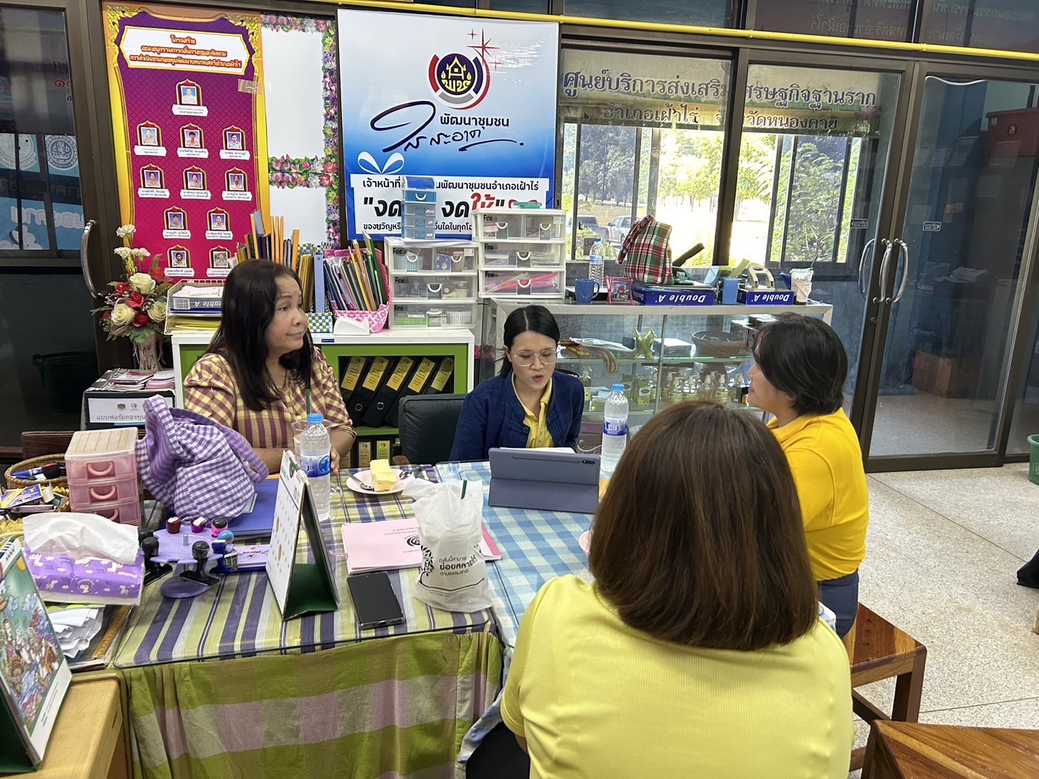 พช.หนองคาย ลงพื้นที่เตรียมความพร้อมการดำเนินงานโครงการ สืบสานภูมิปัญญา พัฒนาเศรษฐกิจฐานรากสู่ความยั่งยืน กิจกรรมที่ 1 โครงการสืบสานภูมิปัญญาผ้าพื้นถิ่น “พญานาคา” สู่ความยั่งยืน