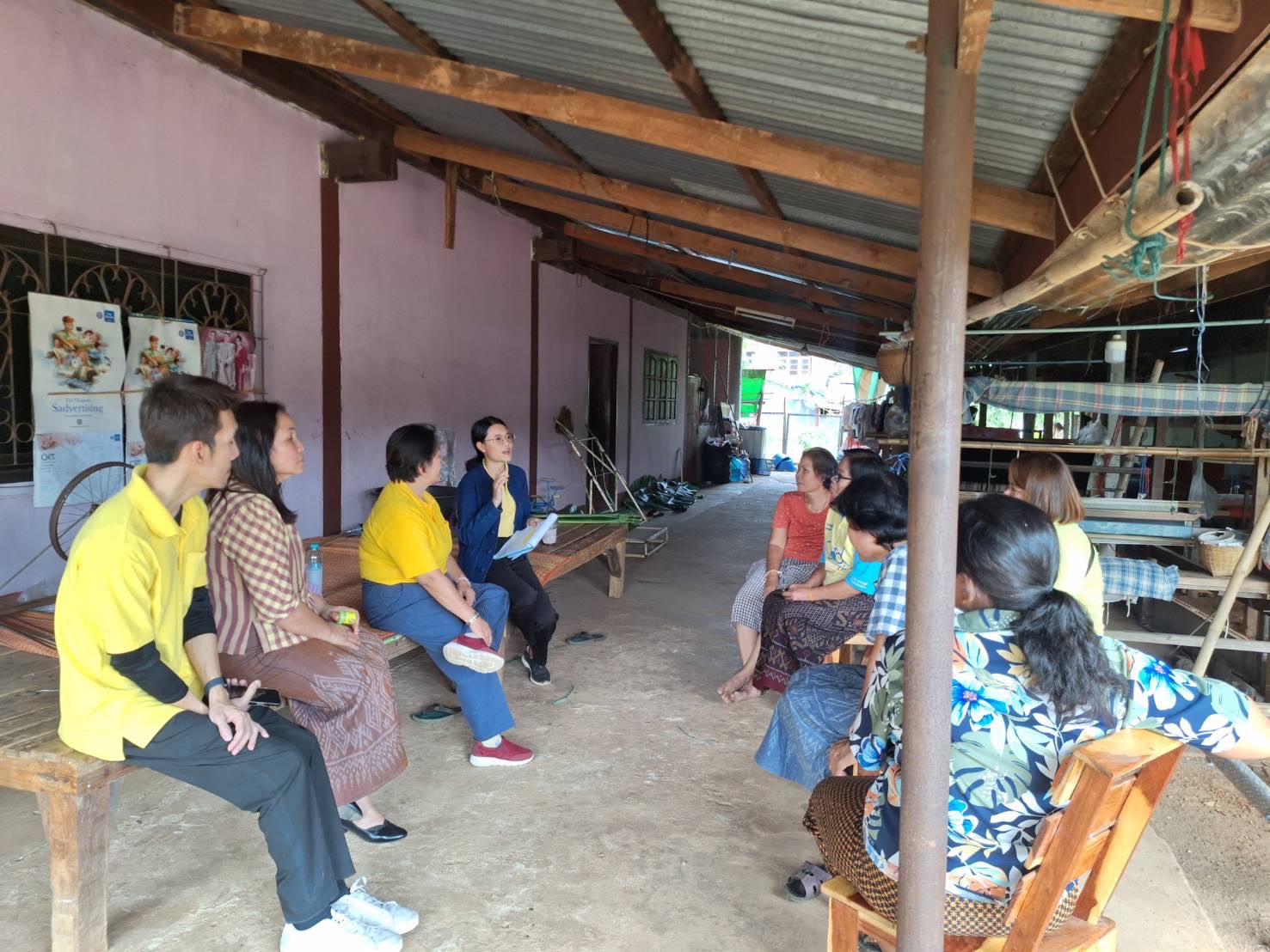 พช.หนองคาย ลงพื้นที่เตรียมความพร้อมการดำเนินงานโครงการ สืบสานภูมิปัญญา พัฒนาเศรษฐกิจฐานรากสู่ความยั่งยืน กิจกรรมที่ 1 โครงการสืบสานภูมิปัญญาผ้าพื้นถิ่น “พญานาคา” สู่ความยั่งยืน