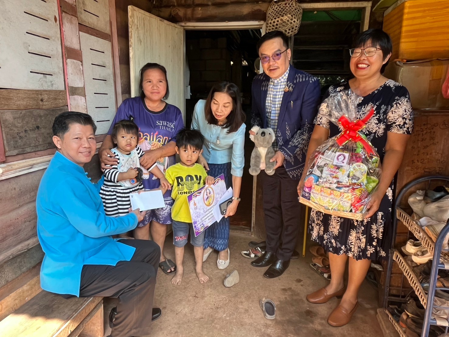 พช.หนองคาย มอบทุนอุปการะเด็กในกรณีพิเศษ (ประสบอุทกภัย) กองทุนพัฒนาเด็กชนบท ในพระราชูปถัมภ์ สมเด็จพระเทพรัตนราชสุดาฯ สยามบรมราชกุมารี พื้นที่ ต.เวียงคุก อ.เมืองหนองคาย