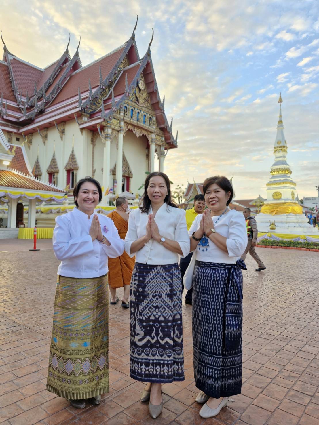 พช.หนองคาย ร่วมพิธีเจริญพระพุทธมนต์ สมโภชองค์พระกฐินพระราชทาน ณ พระอุโบสถวัดโพธิ์ชัย พระอารามหลวง