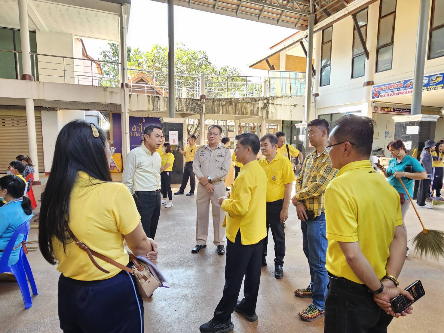 รองผู้ว่าฯหนองคาย นำทีมพช.หนองคาย เครือข่าย OTOP และภาคี ร่วมกัน “Big Cleaning Day ศูนย์แสดงและจำหน่ายผลิตภัณฑ์ OTOP จังหวัดหนองคาย”