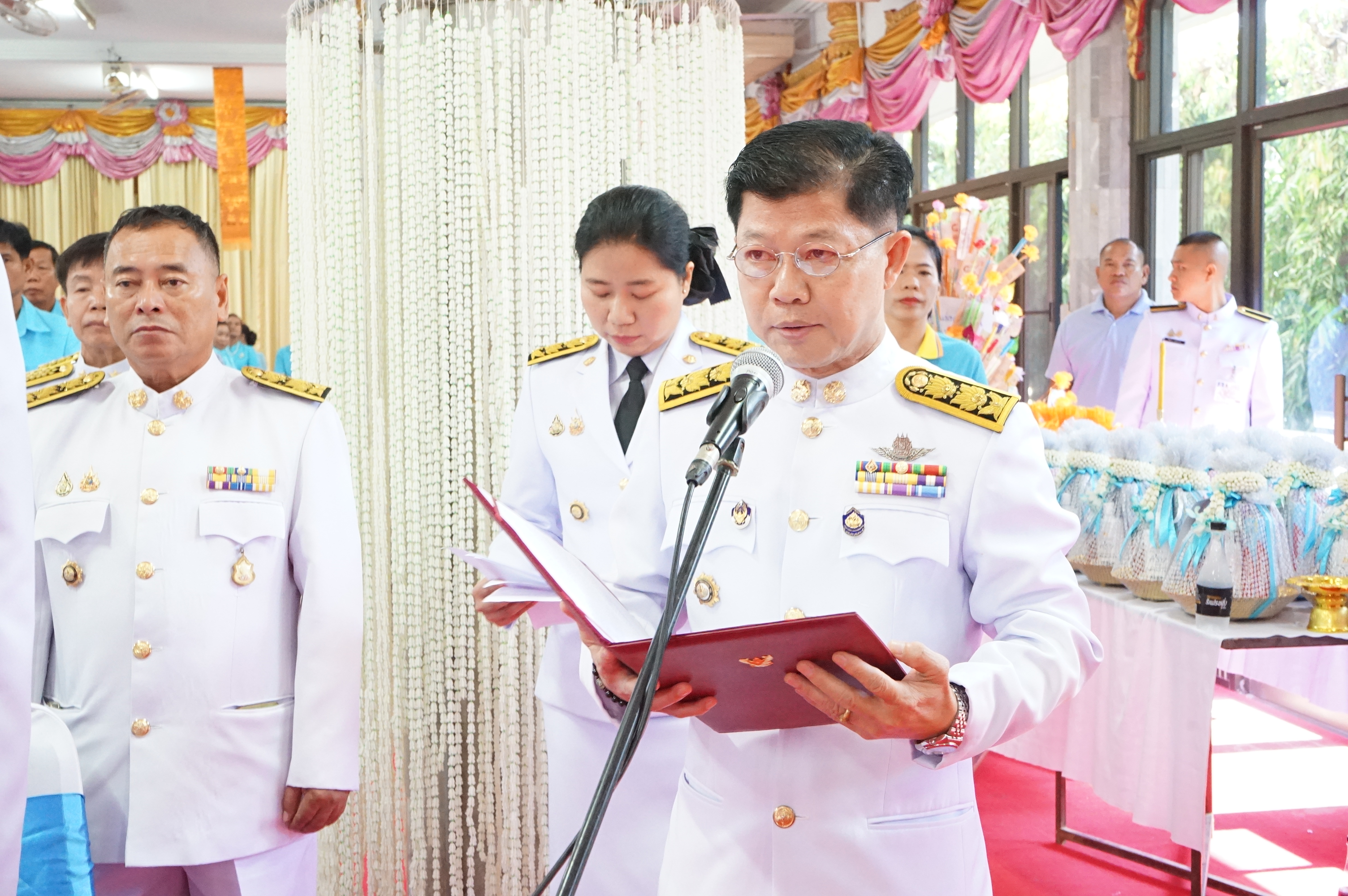 จังหวัดหนองคาย จัดพิธีมอบเงินพระราชทานขวัญถุงกองทุนแม่ของแผ่นดินและทอดผ้าป่าสมทบกองทุนแม่ของแผ่นดินและกองทุนป้องกันแก้ไขปัญหายาเสพติด ประจำปี 2567 เนื่องในโอกาสวันกองทุนแม่ของแผ่นดิน ภายใต้แนวคิด “2 ทศวรรษ กองทุนแม่ของแผ่นดิน ครอบครัวอบอุ่น ชุมชนเข้มแข็ง”