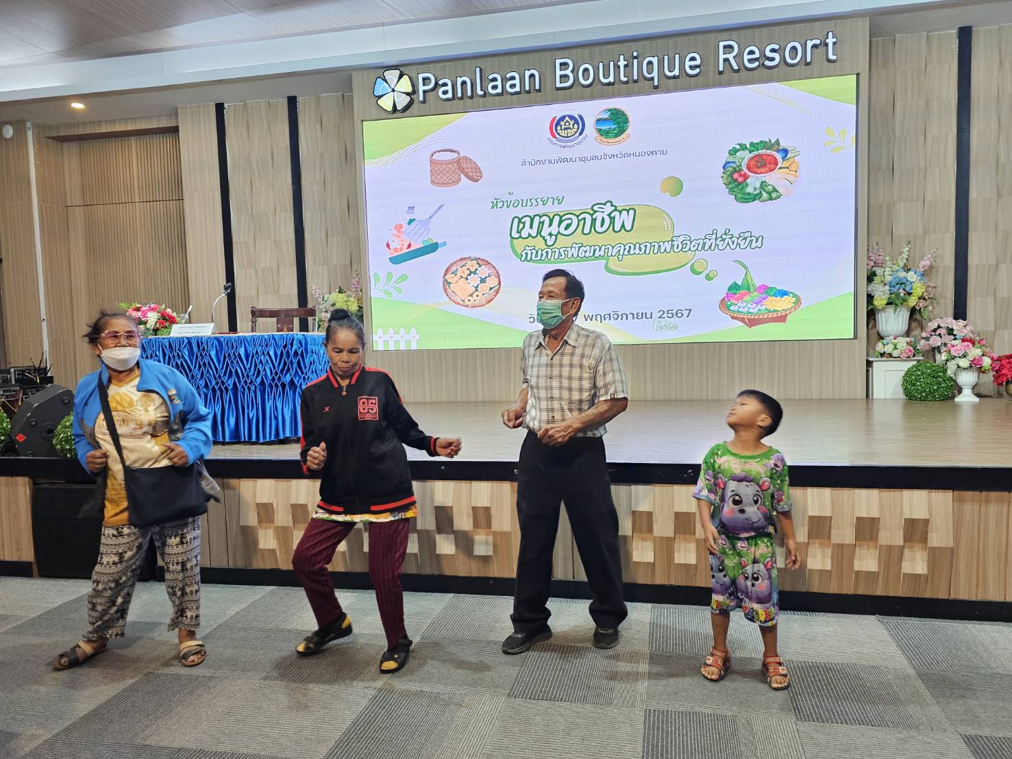 หนองคาย อบรมเข้มข้นต่อเนื่องโครงการสืบสานภูมิปัญญา พัฒนาเศรษฐกิจฐานรากสู่ความยั่งยืน กิจกรรมพัฒนาและยกระดับคุณภาพชีวิตครัวเรือนยากจน ตามแนวทางสัมมาชีพชุมชนสู่ความยั่งยืน รุ่นที่ 2 เพื่อหาแนวทางในการพัฒนาอาชีพ ให้สามารถพึ่งตนเองได้อย่างยั่งยืน