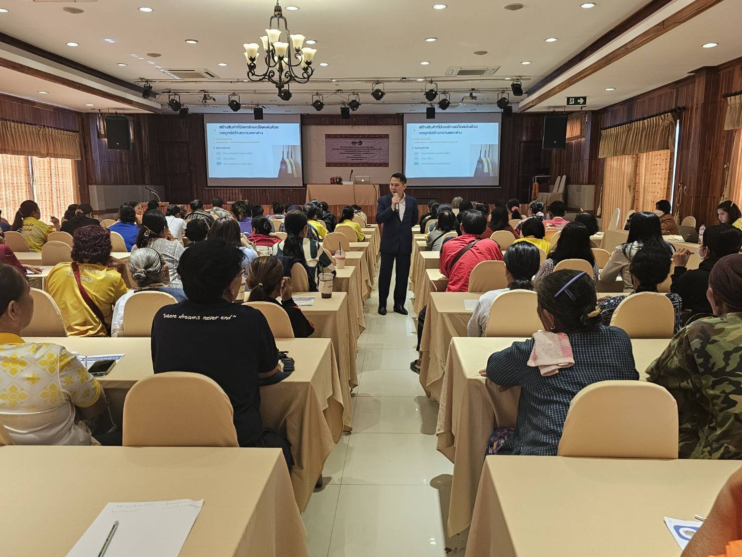 จังหวัดหนองคาย มุ่งพัฒนาคุณภาพชีวิตครัวเรือนยากจน สร้างความมั่นคงด้านอาชีพ ให้สามารถพึ่งตนเองได้อย่างยั่งยืน อบรมเข้มข้นต่อเนื่อง รุ่นที่ 3 โครงการสืบสานภูมิปัญญา พัฒนาเศรษฐกิจฐานรากสู่ความยั่งยืน กิจกรรมพัฒนาและยกระดับคุณภาพชีวิตครัวเรือนยากจน ตามแนวทางสัมมาชีพชุมชนสู่ความยั่งยืน