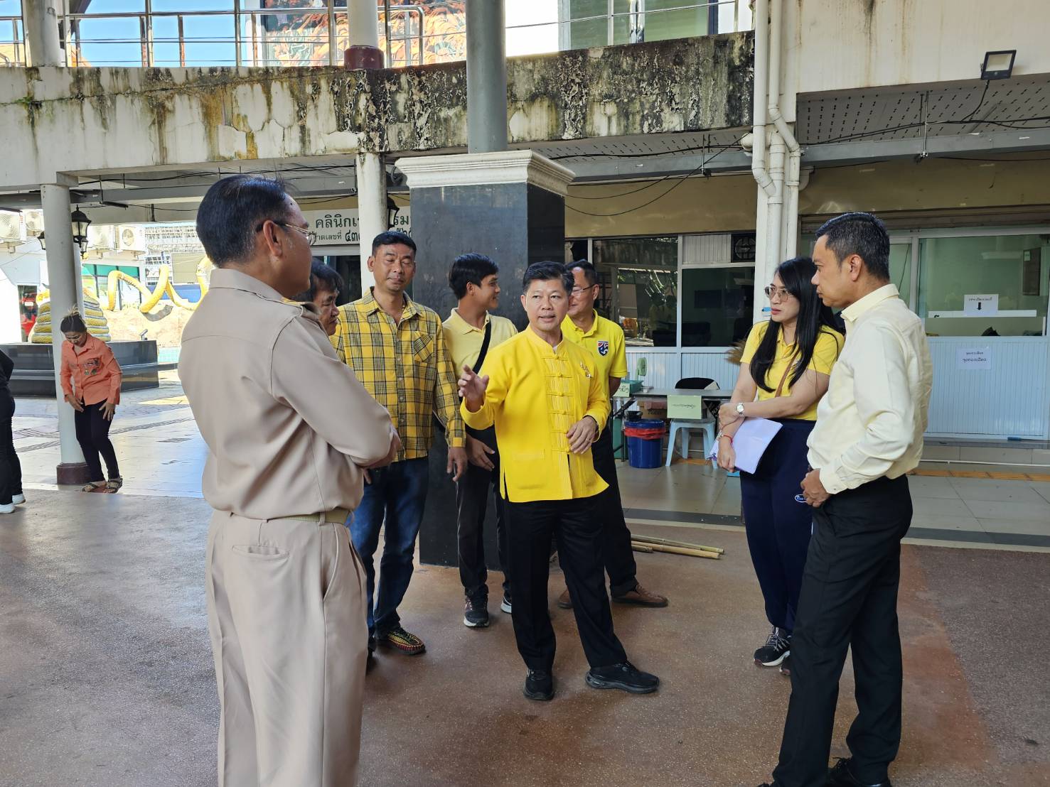 รองผู้ว่าฯหนองคาย นำทีมพช.หนองคาย เครือข่าย OTOP และภาคี ร่วมกัน “Big Cleaning Day ศูนย์แสดงและจำหน่ายผลิตภัณฑ์ OTOP จังหวัดหนองคาย”