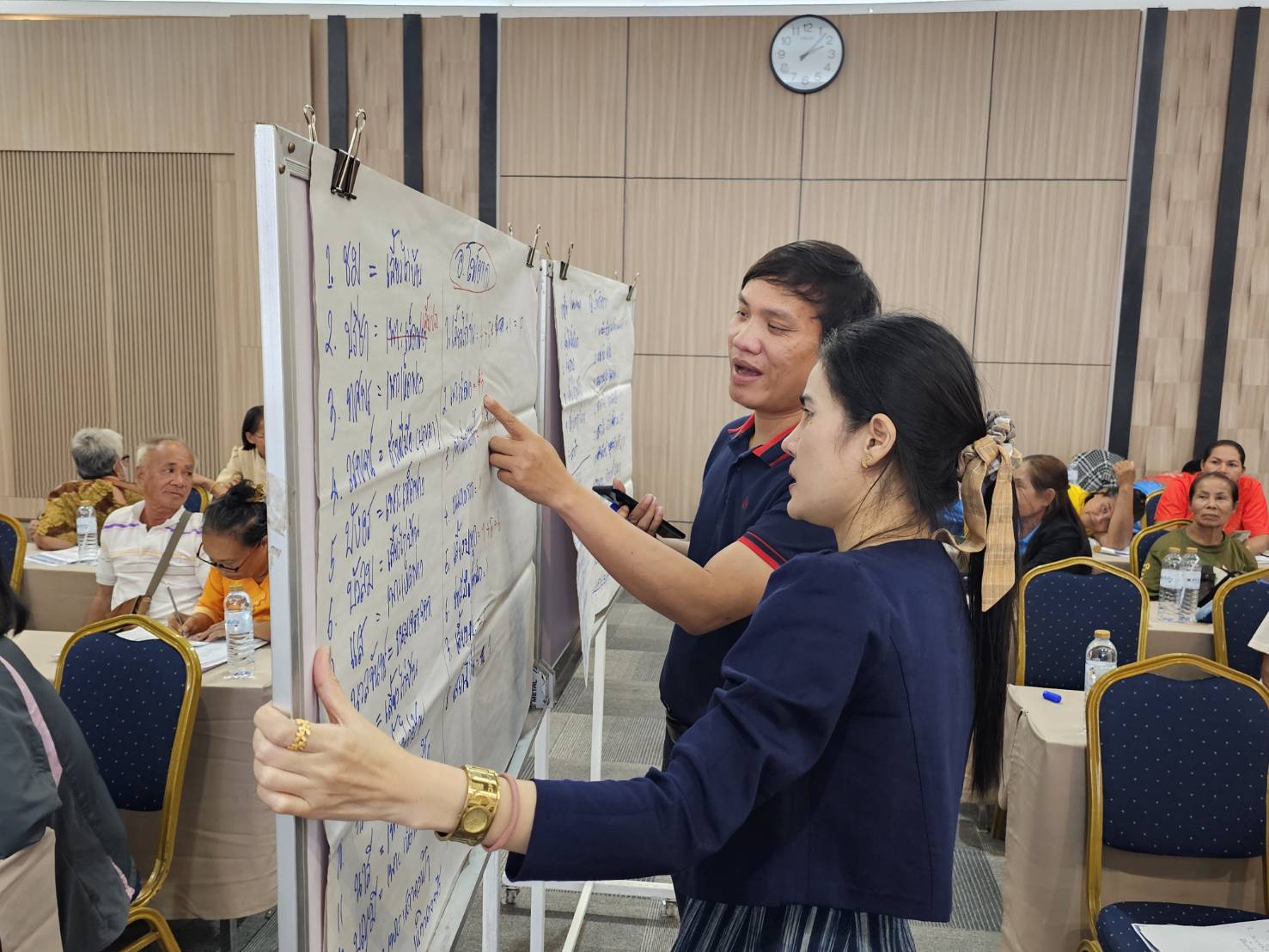 หนองคาย อบรมเข้มข้นต่อเนื่องโครงการสืบสานภูมิปัญญา พัฒนาเศรษฐกิจฐานรากสู่ความยั่งยืน กิจกรรมพัฒนาและยกระดับคุณภาพชีวิตครัวเรือนยากจน ตามแนวทางสัมมาชีพชุมชนสู่ความยั่งยืน รุ่นที่ 2 เพื่อหาแนวทางในการพัฒนาอาชีพ ให้สามารถพึ่งตนเองได้อย่างยั่งยืน