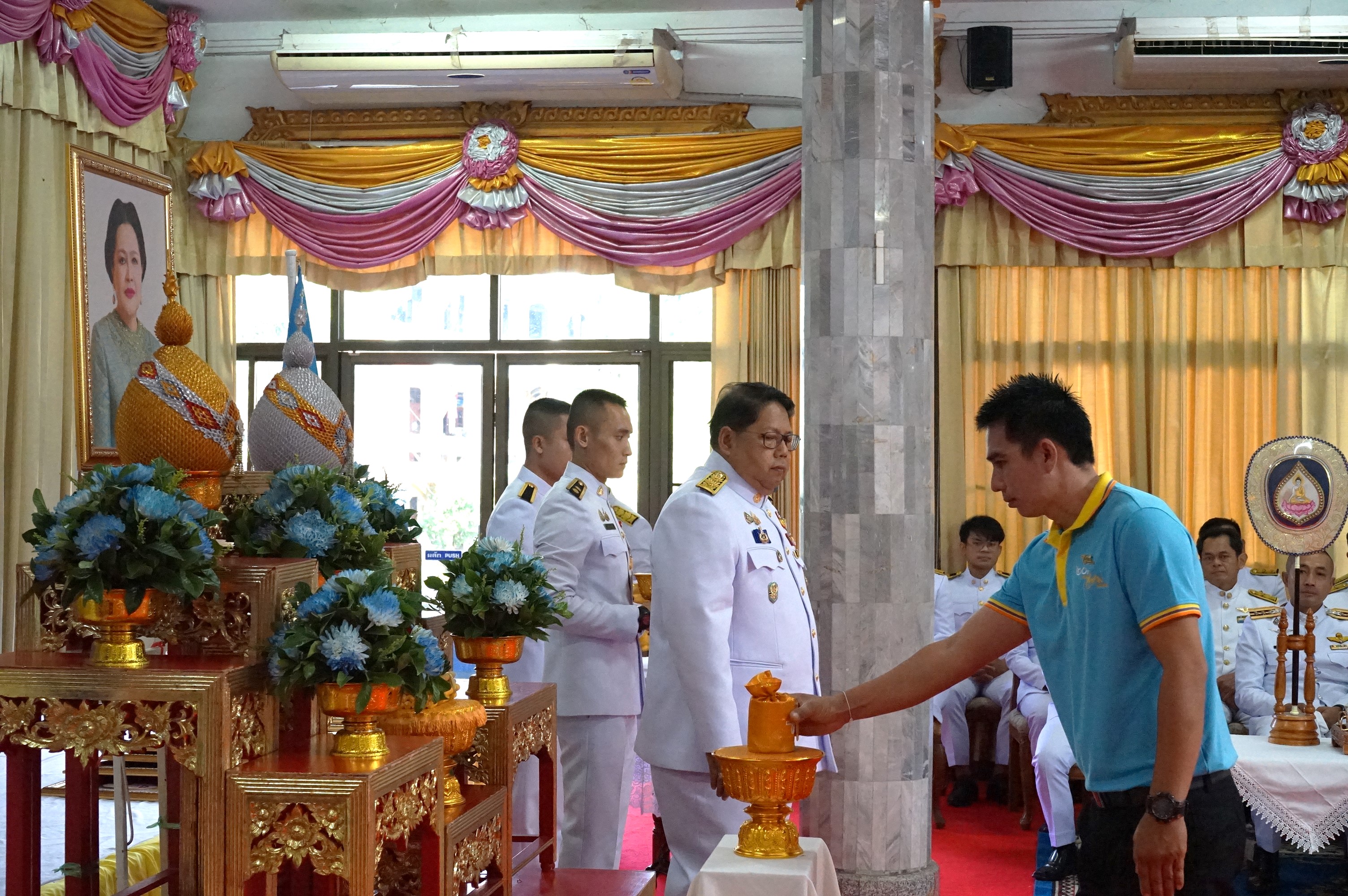 จังหวัดหนองคาย จัดพิธีมอบเงินพระราชทานขวัญถุงกองทุนแม่ของแผ่นดินและทอดผ้าป่าสมทบกองทุนแม่ของแผ่นดินและกองทุนป้องกันแก้ไขปัญหายาเสพติด ประจำปี 2567 เนื่องในโอกาสวันกองทุนแม่ของแผ่นดิน ภายใต้แนวคิด “2 ทศวรรษ กองทุนแม่ของแผ่นดิน ครอบครัวอบอุ่น ชุมชนเข้มแข็ง”