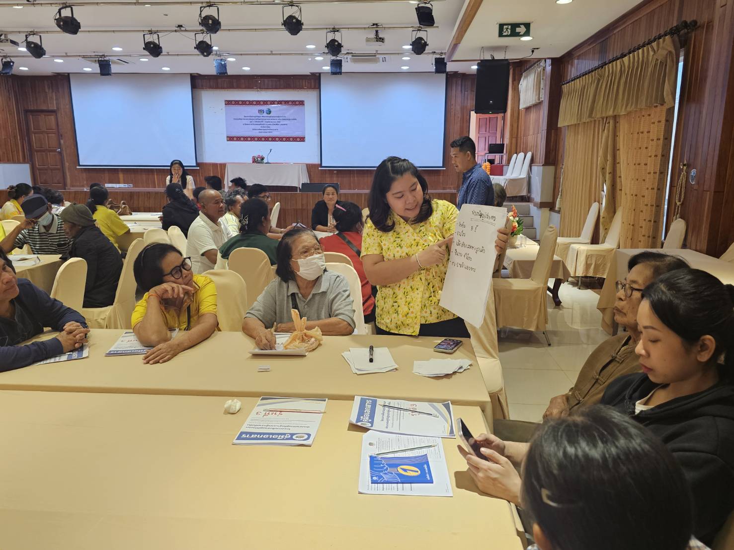 จังหวัดหนองคาย มุ่งพัฒนาคุณภาพชีวิตครัวเรือนยากจน สร้างความมั่นคงด้านอาชีพ ให้สามารถพึ่งตนเองได้อย่างยั่งยืน อบรมเข้มข้นต่อเนื่อง รุ่นที่ 3 โครงการสืบสานภูมิปัญญา พัฒนาเศรษฐกิจฐานรากสู่ความยั่งยืน กิจกรรมพัฒนาและยกระดับคุณภาพชีวิตครัวเรือนยากจน ตามแนวทางสัมมาชีพชุมชนสู่ความยั่งยืน