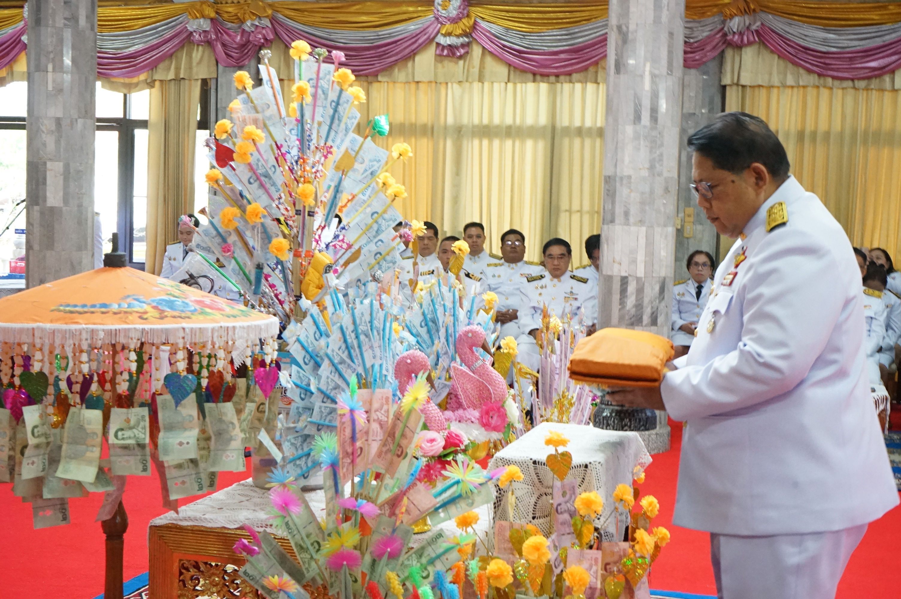 จังหวัดหนองคาย จัดพิธีมอบเงินพระราชทานขวัญถุงกองทุนแม่ของแผ่นดินและทอดผ้าป่าสมทบกองทุนแม่ของแผ่นดินและกองทุนป้องกันแก้ไขปัญหายาเสพติด ประจำปี 2567 เนื่องในโอกาสวันกองทุนแม่ของแผ่นดิน ภายใต้แนวคิด “2 ทศวรรษ กองทุนแม่ของแผ่นดิน ครอบครัวอบอุ่น ชุมชนเข้มแข็ง”
