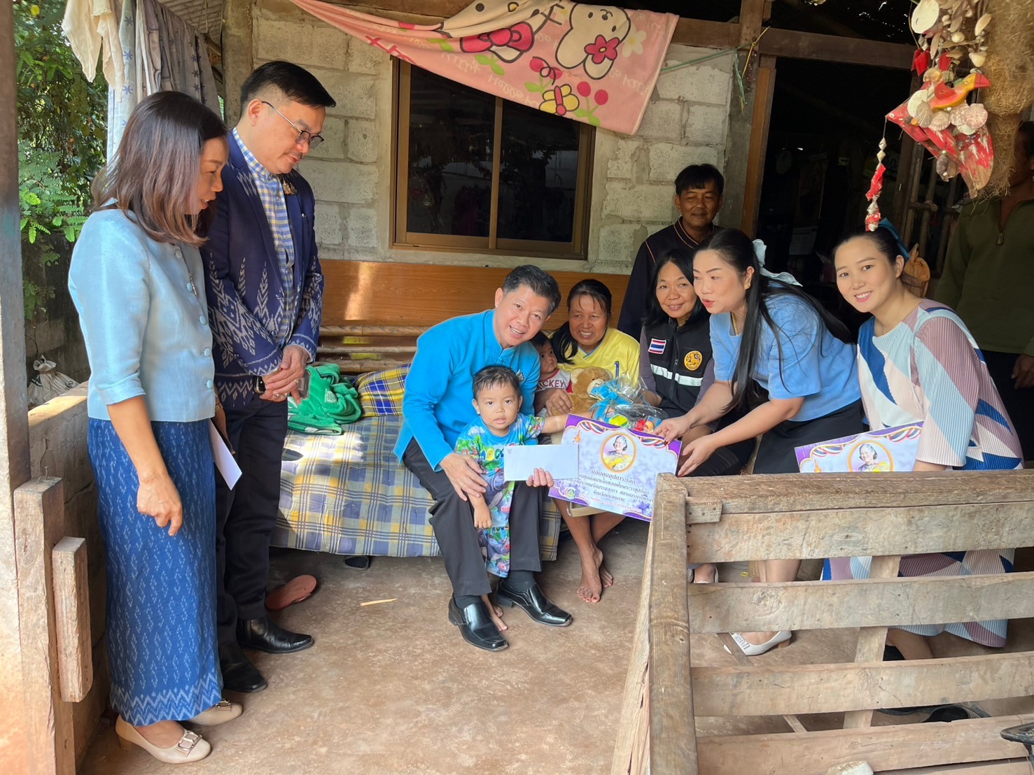 พช.หนองคาย มอบทุนอุปการะเด็กในกรณีพิเศษ (ประสบอุทกภัย) กองทุนพัฒนาเด็กชนบท ในพระราชูปถัมภ์ สมเด็จพระเทพรัตนราชสุดาฯ สยามบรมราชกุมารี พื้นที่ ต.เวียงคุก อ.เมืองหนองคาย