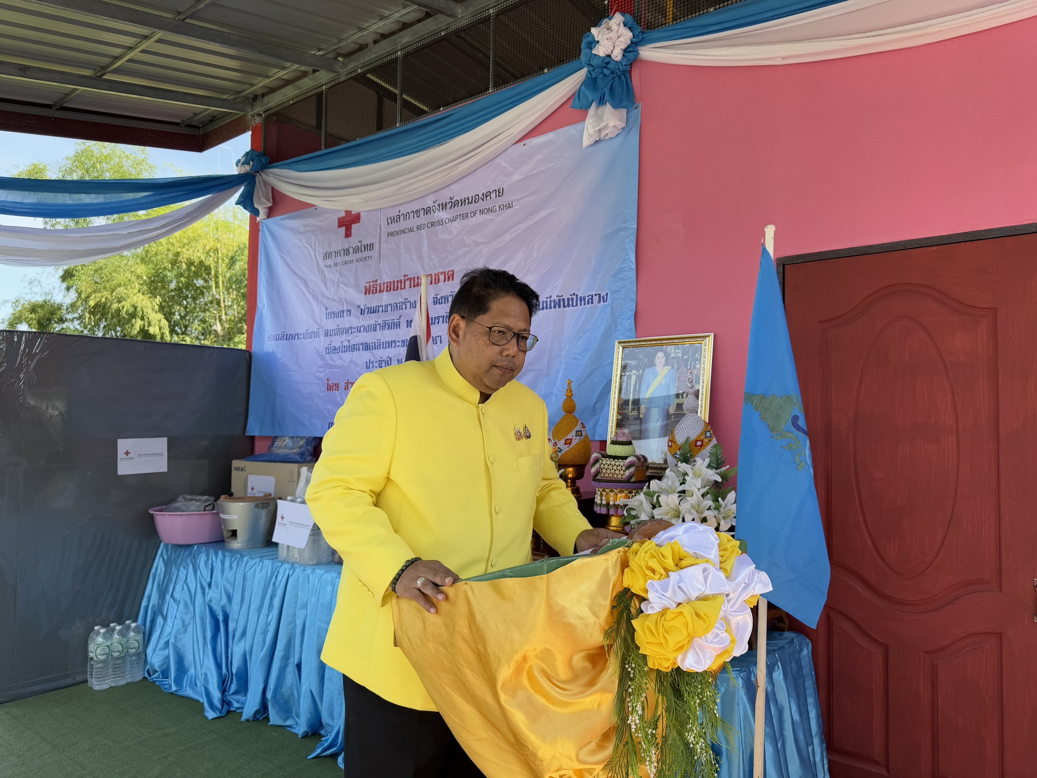 พช.หนองคาย ร่วมพิธีมอบบ้าน โครงการ “บ้านกาชาดสร้างสุข จังหวัดหนองคาย เพื่อเฉลิมพระเกียรติ สมเด็จพระนางเจ้าสิริกิติ์ พระบรมราชินีนาถ พระบรมราชชนนีพันปีหลวง เนื่องในโอกาสเฉลิมพระชนมพรรษา 92 พรรษา” ณ อ.ศรีเชียงใหม่ จ.หนองคาย