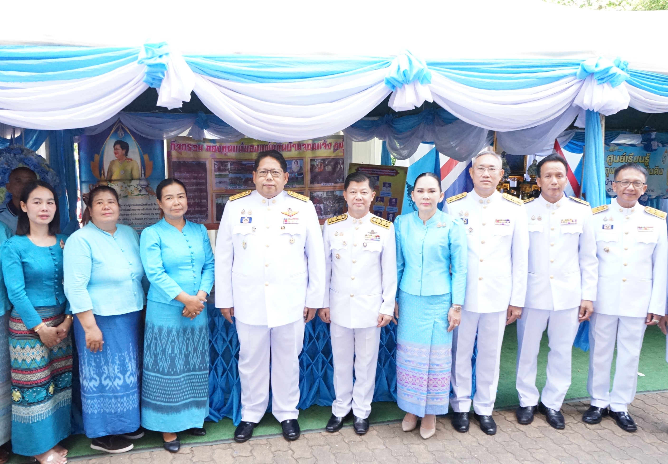 จังหวัดหนองคาย จัดพิธีมอบเงินพระราชทานขวัญถุงกองทุนแม่ของแผ่นดินและทอดผ้าป่าสมทบกองทุนแม่ของแผ่นดินและกองทุนป้องกันแก้ไขปัญหายาเสพติด ประจำปี 2567 เนื่องในโอกาสวันกองทุนแม่ของแผ่นดิน ภายใต้แนวคิด “2 ทศวรรษ กองทุนแม่ของแผ่นดิน ครอบครัวอบอุ่น ชุมชนเข้มแข็ง”