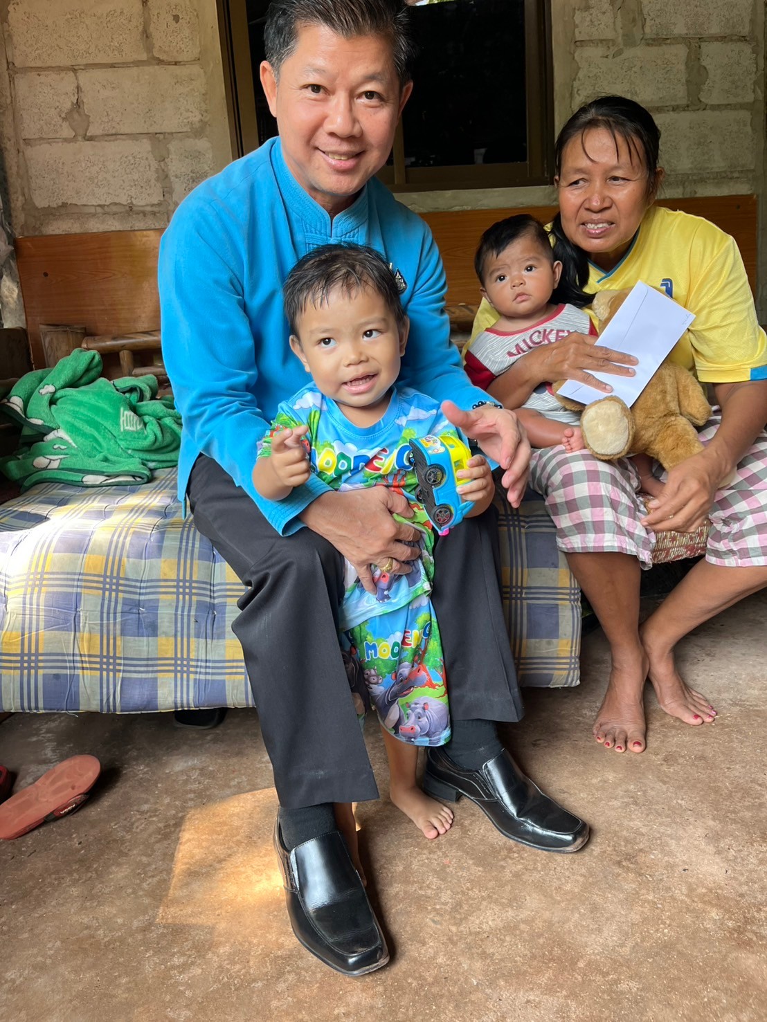 พช.หนองคาย มอบทุนอุปการะเด็กในกรณีพิเศษ (ประสบอุทกภัย) กองทุนพัฒนาเด็กชนบท ในพระราชูปถัมภ์ สมเด็จพระเทพรัตนราชสุดาฯ สยามบรมราชกุมารี พื้นที่ ต.เวียงคุก อ.เมืองหนองคาย