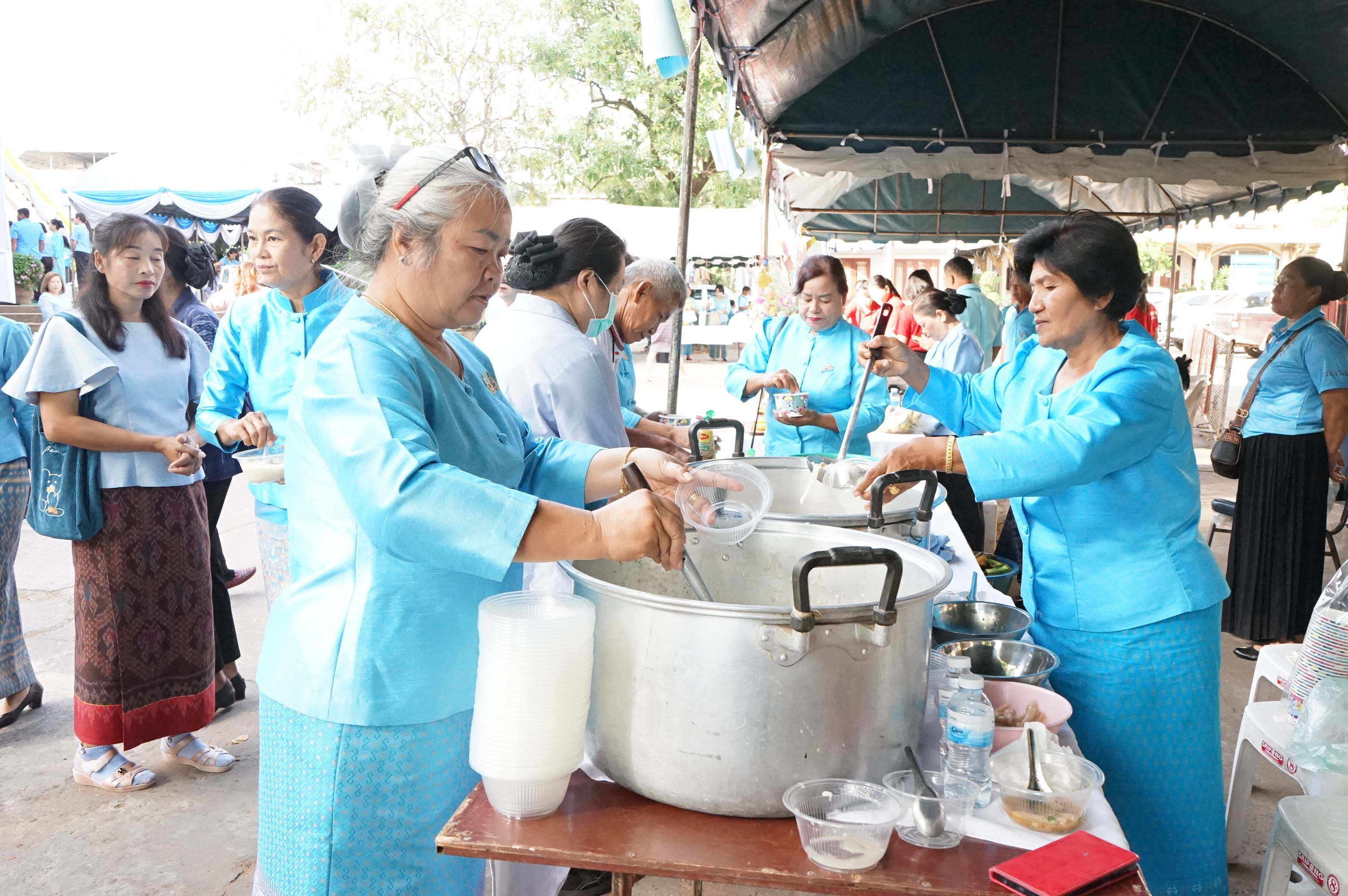 จังหวัดหนองคาย จัดพิธีมอบเงินพระราชทานขวัญถุงกองทุนแม่ของแผ่นดินและทอดผ้าป่าสมทบกองทุนแม่ของแผ่นดินและกองทุนป้องกันแก้ไขปัญหายาเสพติด ประจำปี 2567 เนื่องในโอกาสวันกองทุนแม่ของแผ่นดิน ภายใต้แนวคิด “2 ทศวรรษ กองทุนแม่ของแผ่นดิน ครอบครัวอบอุ่น ชุมชนเข้มแข็ง”