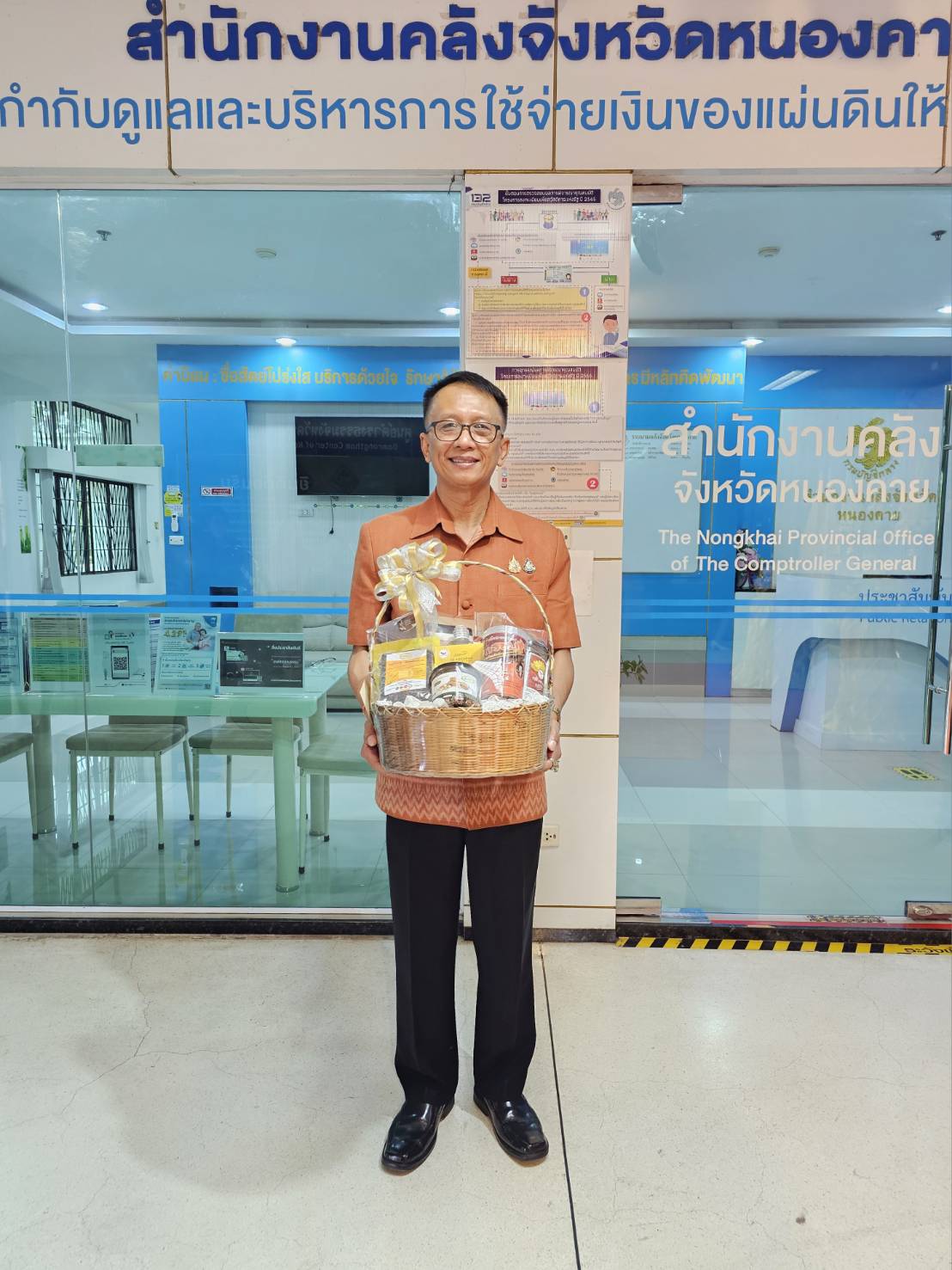 พช.หนองคาย เตรียมความพร้อมจัดทำสื่อประชาสัมพันธ์ กระเช้า OTOP หนองคาย “อยู่ดี มีแฮง ฮักแพง ปันสุข” ส่งความสุขให้คนที่คุณรัก สุขใจทั้งผู้ให้และผู้รับ