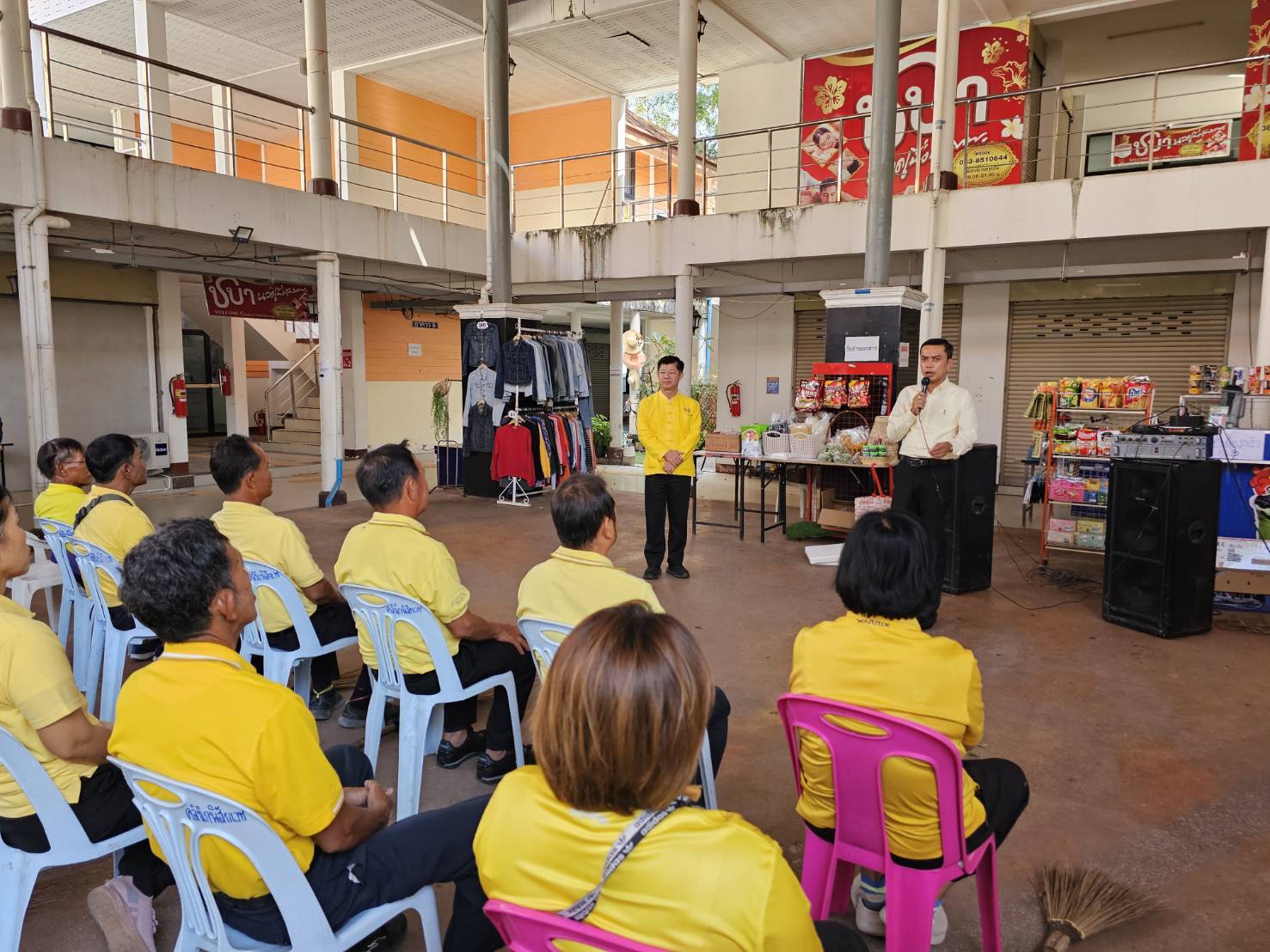 รองผู้ว่าฯหนองคาย นำทีมพช.หนองคาย เครือข่าย OTOP และภาคี ร่วมกัน “Big Cleaning Day ศูนย์แสดงและจำหน่ายผลิตภัณฑ์ OTOP จังหวัดหนองคาย”