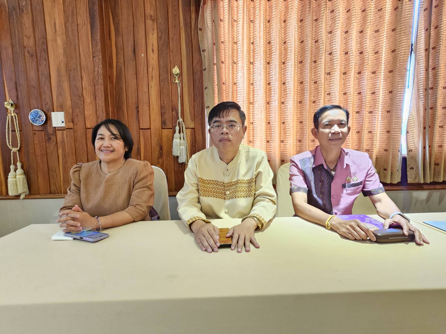 จังหวัดหนองคาย มุ่งพัฒนาคุณภาพชีวิตครัวเรือนยากจน สร้างความมั่นคงด้านอาชีพ ให้สามารถพึ่งตนเองได้อย่างยั่งยืน อบรมเข้มข้นต่อเนื่อง รุ่นที่ 3 โครงการสืบสานภูมิปัญญา พัฒนาเศรษฐกิจฐานรากสู่ความยั่งยืน กิจกรรมพัฒนาและยกระดับคุณภาพชีวิตครัวเรือนยากจน ตามแนวทางสัมมาชีพชุมชนสู่ความยั่งยืน