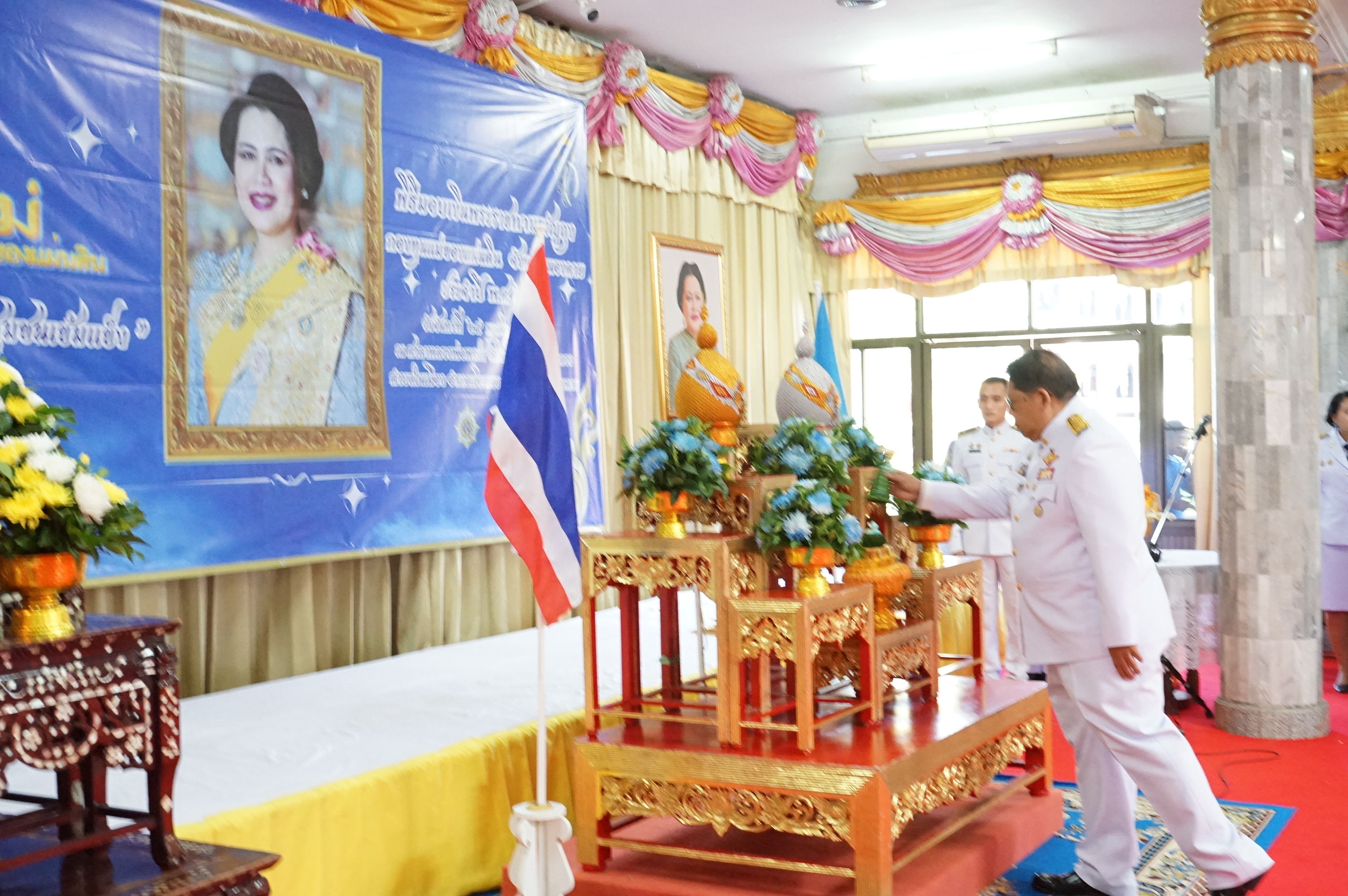 จังหวัดหนองคาย จัดพิธีมอบเงินพระราชทานขวัญถุงกองทุนแม่ของแผ่นดินและทอดผ้าป่าสมทบกองทุนแม่ของแผ่นดินและกองทุนป้องกันแก้ไขปัญหายาเสพติด ประจำปี 2567 เนื่องในโอกาสวันกองทุนแม่ของแผ่นดิน ภายใต้แนวคิด “2 ทศวรรษ กองทุนแม่ของแผ่นดิน ครอบครัวอบอุ่น ชุมชนเข้มแข็ง”
