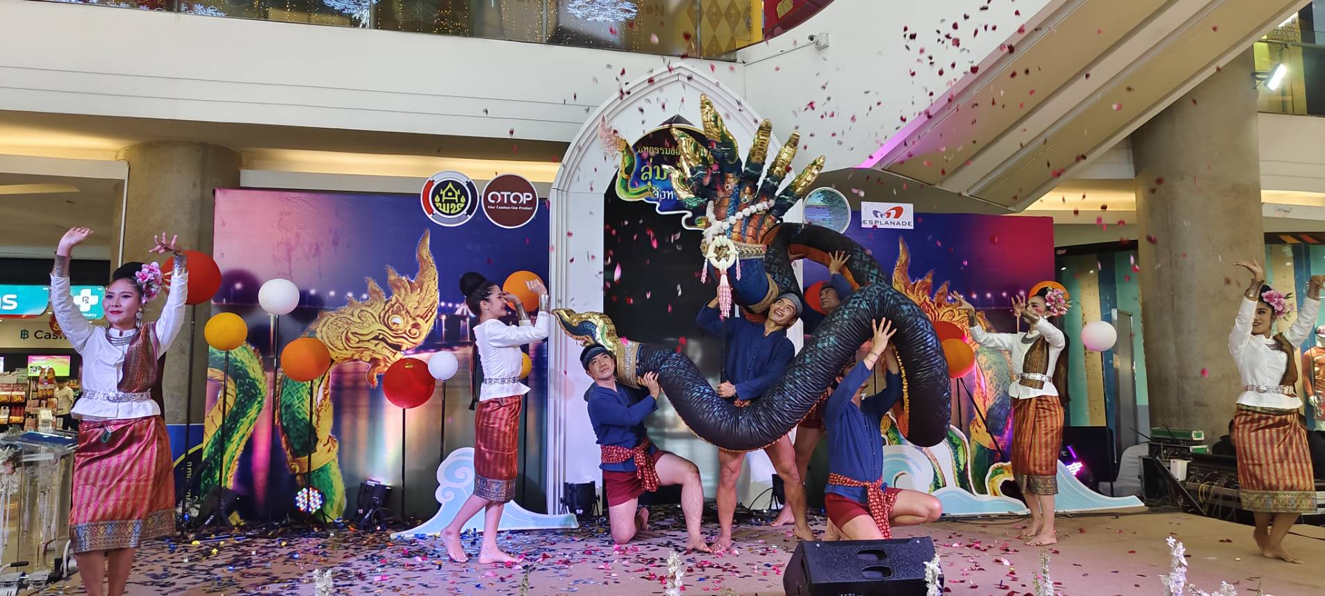 จังหวัดหนองคาย จัดยิ่งใหญ่พิธีเปิดโครงการสืบสานภูมิปัญญา พัฒนาเศรษฐกิจฐานรากสู่ความยั่งยืน “มหกรรมของดี ของเด่นลุ่มน้ำโขง” จังหวัดหนองคาย ยกขบวนสินค้า OTOP ของดี ของเด่น หนองคาย กลุ่ม จ.สบายดี มาจัดจำหน่าย ณ ศูนย์การค้าเอสพลานาด กทม.