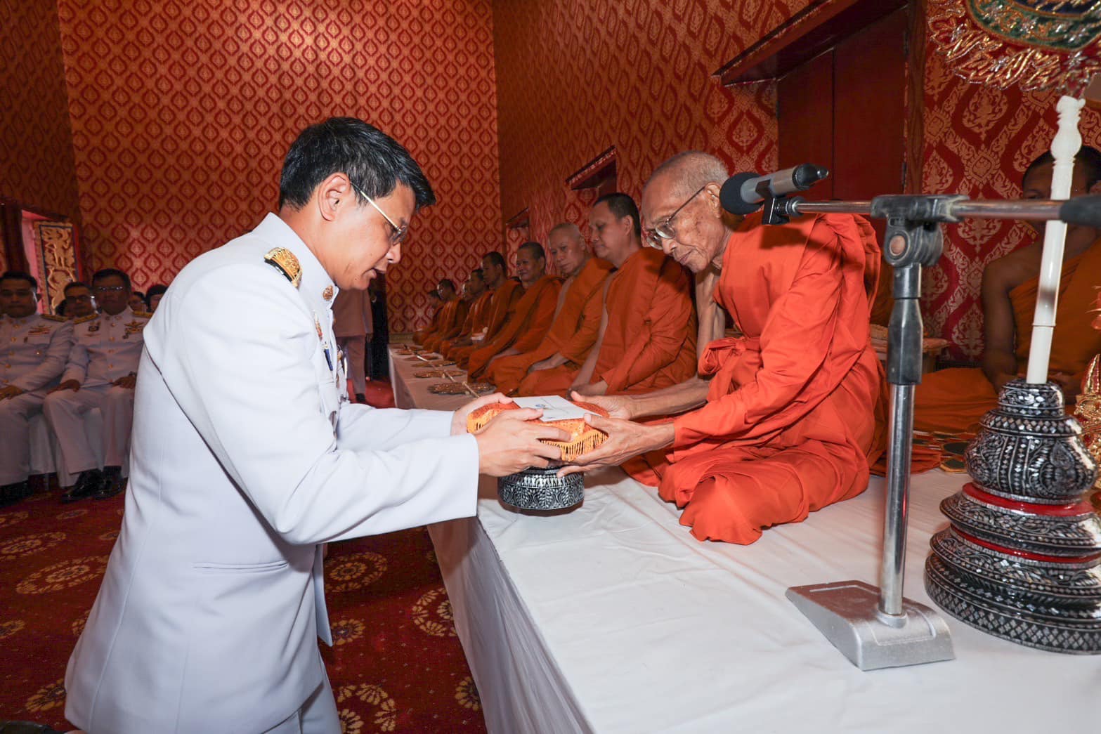 พช.หนองคาย ร่วมพิธีถวายผ้าพระกฐินพระราชทาน กรมการพัฒนาชุมชน ณ วัดศรีสุทธาวาส พระอารามหลวง ต.กุดป่อง อ.เมือง จ.เลย