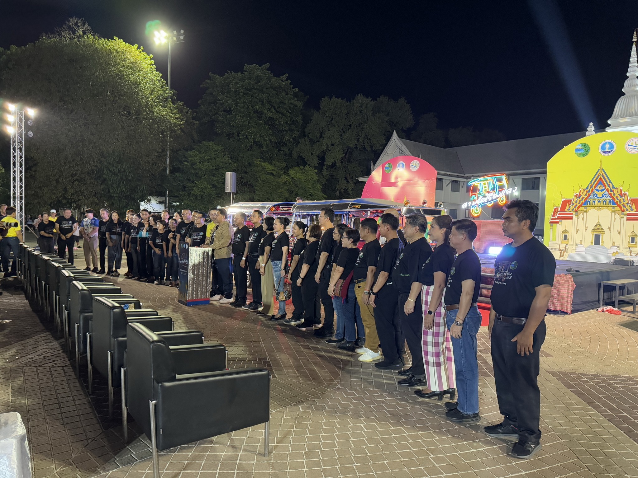 พช.หนองคาย ร่วมพิธีเปิดกิจกรรม Kick Off ปล่อยขบวนรถสามล้อเรืองแสง ตามโครงการส่งเสริมการท่องเที่ยวสามล้อเรืองแสง เฟส 3 flash – fun – food @หนองคาย