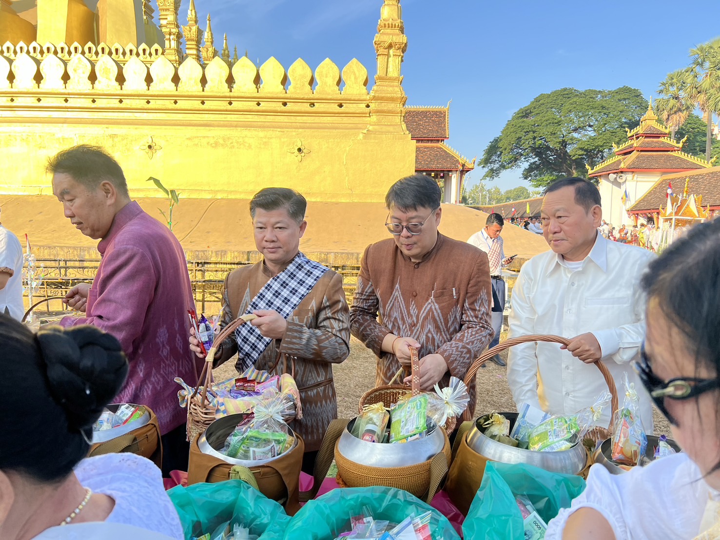 พช.หนองคาย ร่วมงานบุญนมัสการพระธาตุหลวง ประจำปี 2567 ณ นครหลวงเวียงจันทน์ สาธารณรัฐประชาธิปไตยประชาชนลาว