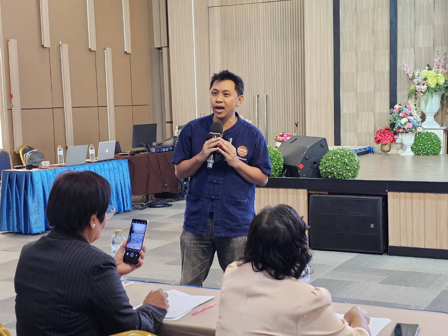 จังหวัดหนองคาย ดำเนินโครงการสืบสานภูมิปัญญา พัฒนาเศรษฐกิจฐานรากสู่ความยั่งยืน กิจกรรมพัฒนาและยกระดับคุณภาพชีวิตครัวเรือนยากจน ตามแนวทางสัมมาชีพชุมชนสู่ความยั่งยืน รุ่นที่ 1 มุ่งพัฒนาคุณภาพชีวิตครัวเรือนยากจน สร้างความมั่นคงด้านอาชีพ ให้สามารถพึ่งตนเองได้อย่างยั่งยืน